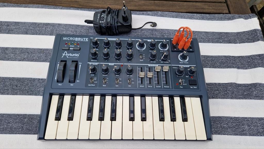 Arturia MicroBrute – Analoge synthesizer in topstaat, Muziek en Instrumenten, Ophalen of Verzenden, Zo goed als nieuw