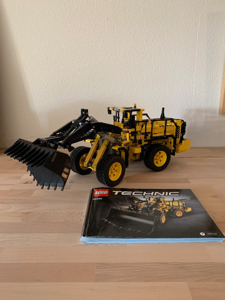 Lego Technic 42030 Volvo shovel L350F met boekjes en doos, Ophalen, Gebruikt, Technic, Complete set