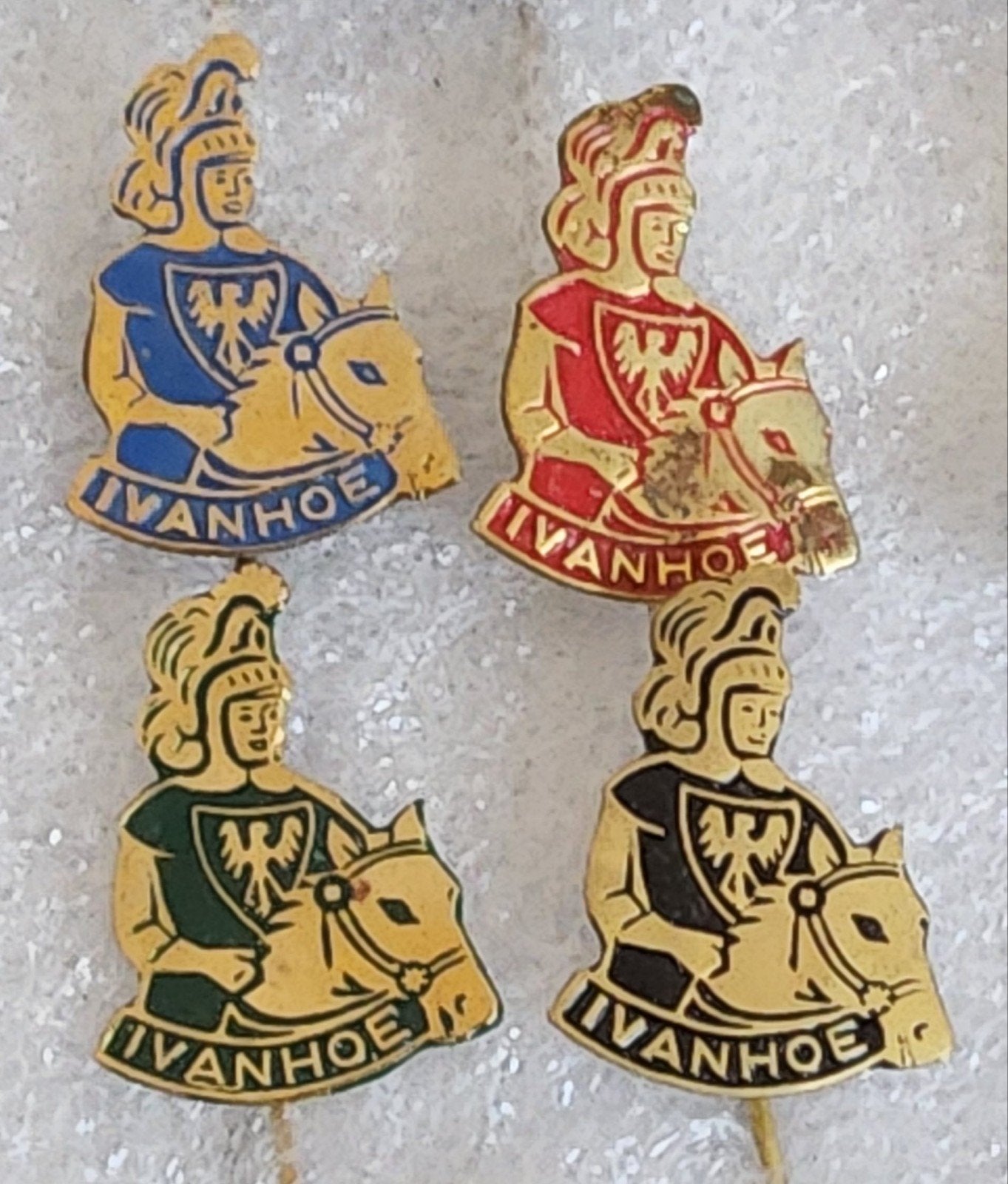 4 Ivanhoe Speldjes - Vintage Collectie, Verzamelen, Ophalen of Verzenden, Gebruikt, Overige onderwerpen, Speldje of Pin