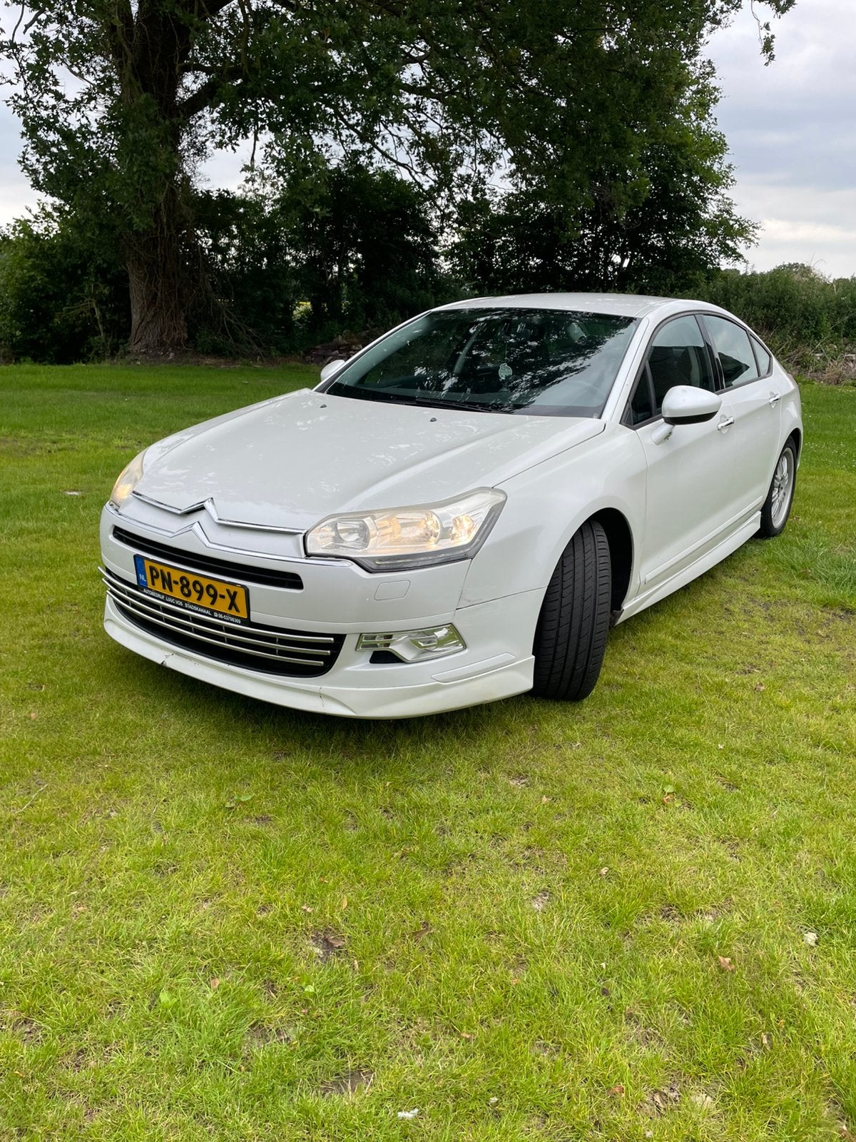 Citroën C5 1.6 VTI 2012 automaat. met musketier uitlaat., 4 cilinders, Wit, 75 €/maand, Particulier
