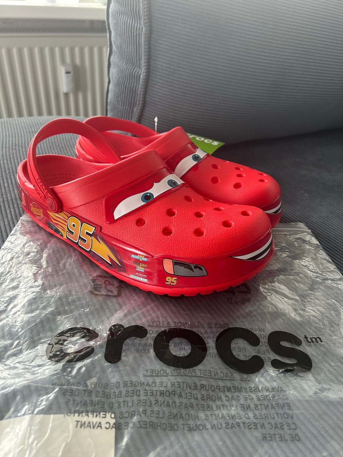 Nieuwe Crocs Cars Bliksem McQueen maat 44-45, Kleding | Heren, Schoenen, Ophalen of Verzenden, Nieuw, Overige kleuren, Klompen