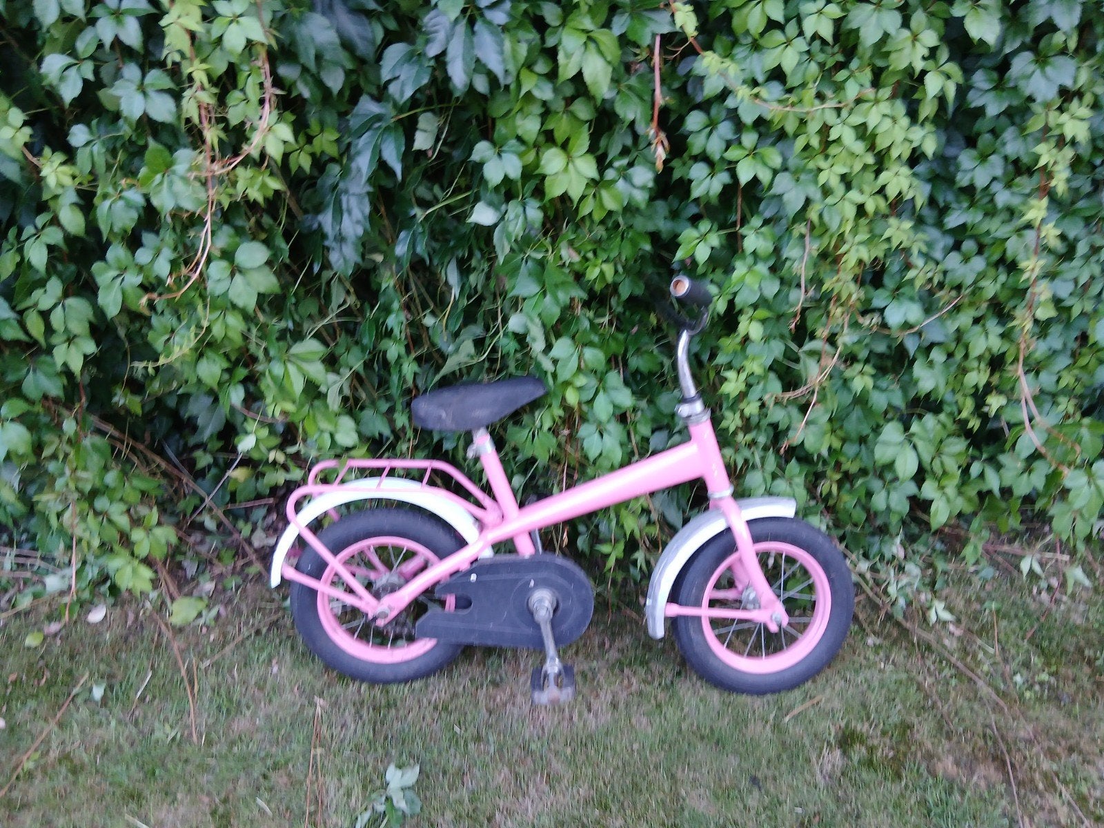 Roze kinderfietsje, ideaal voor de eerste fietservaring, Fietsen en Brommers, Ophalen, Terugtraprem, Gebruikt, Onbekend