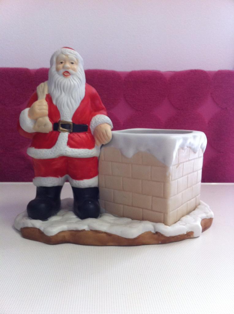Kerstman van fijn porselein met schoorsteen 20/17cm, Ophalen of Verzenden, Zo goed als nieuw