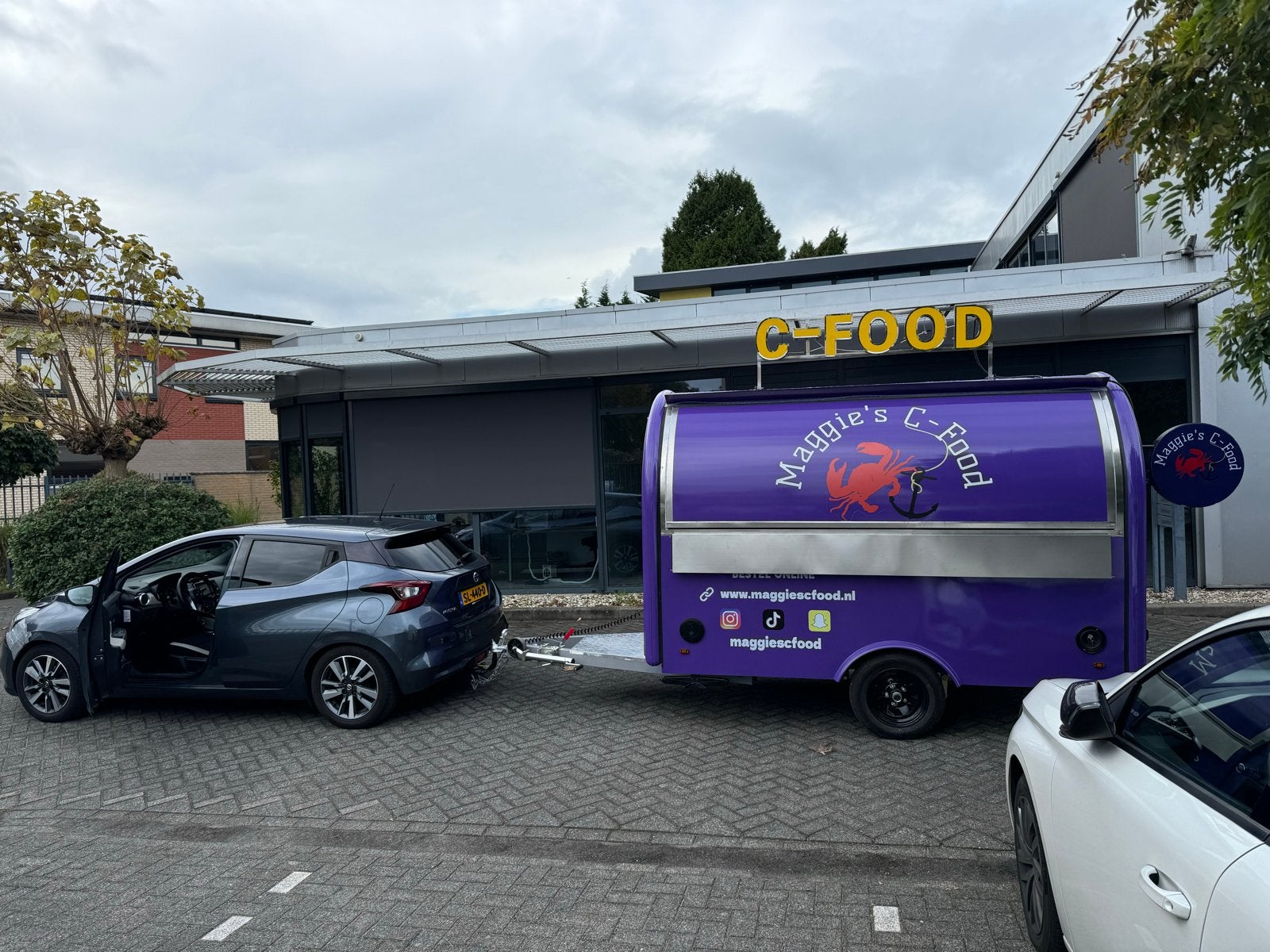 Paarse Foodtruck/trailer!, Ophalen