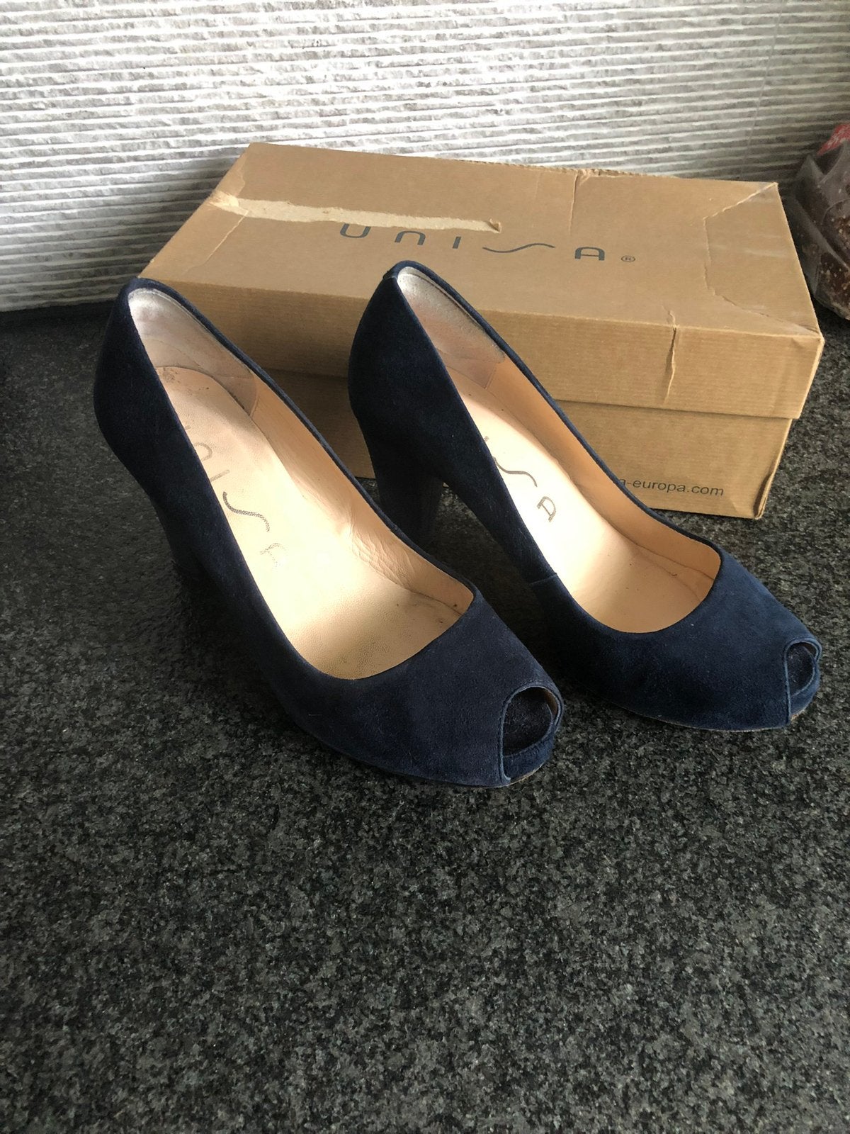 gewilde unisa blauwe dames hak maat 37 suede, Kleding | Dames, Schoenen, Ophalen of Verzenden, Zo goed als nieuw, Blauw