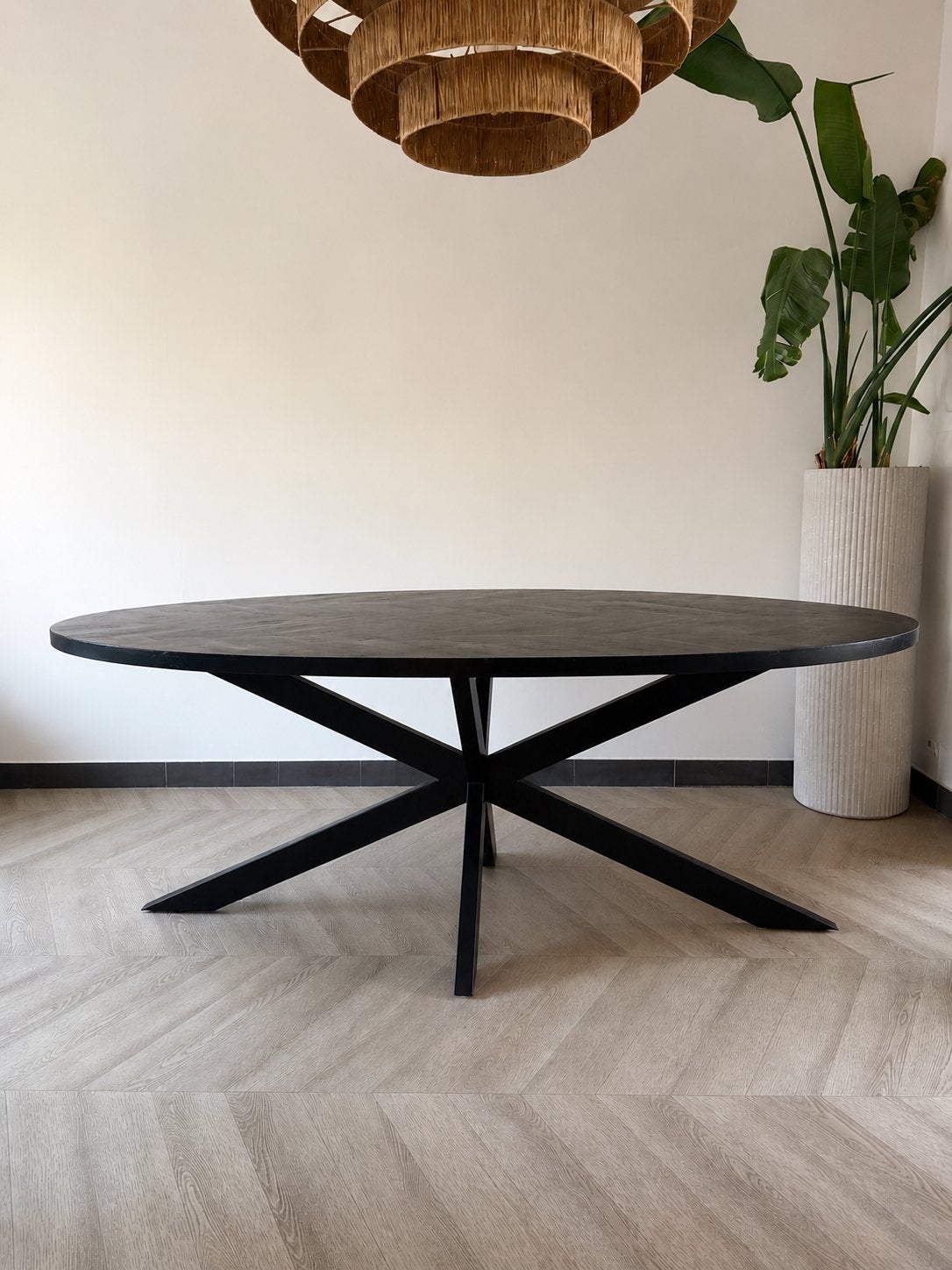 2 meter ovale zwarte eettafel - Mango hout, metalen onderste, Ophalen, Gebruikt, 100 tot 150 cm, 200 cm of meer