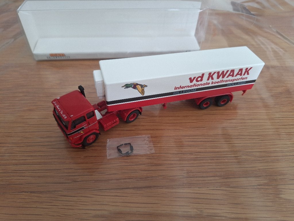 Volvo Vrachtwagen F 89 Koffer SZ 1972 van de Kwaak, Ophalen, Zo goed als nieuw, Bus of Vrachtwagen, Brekina
