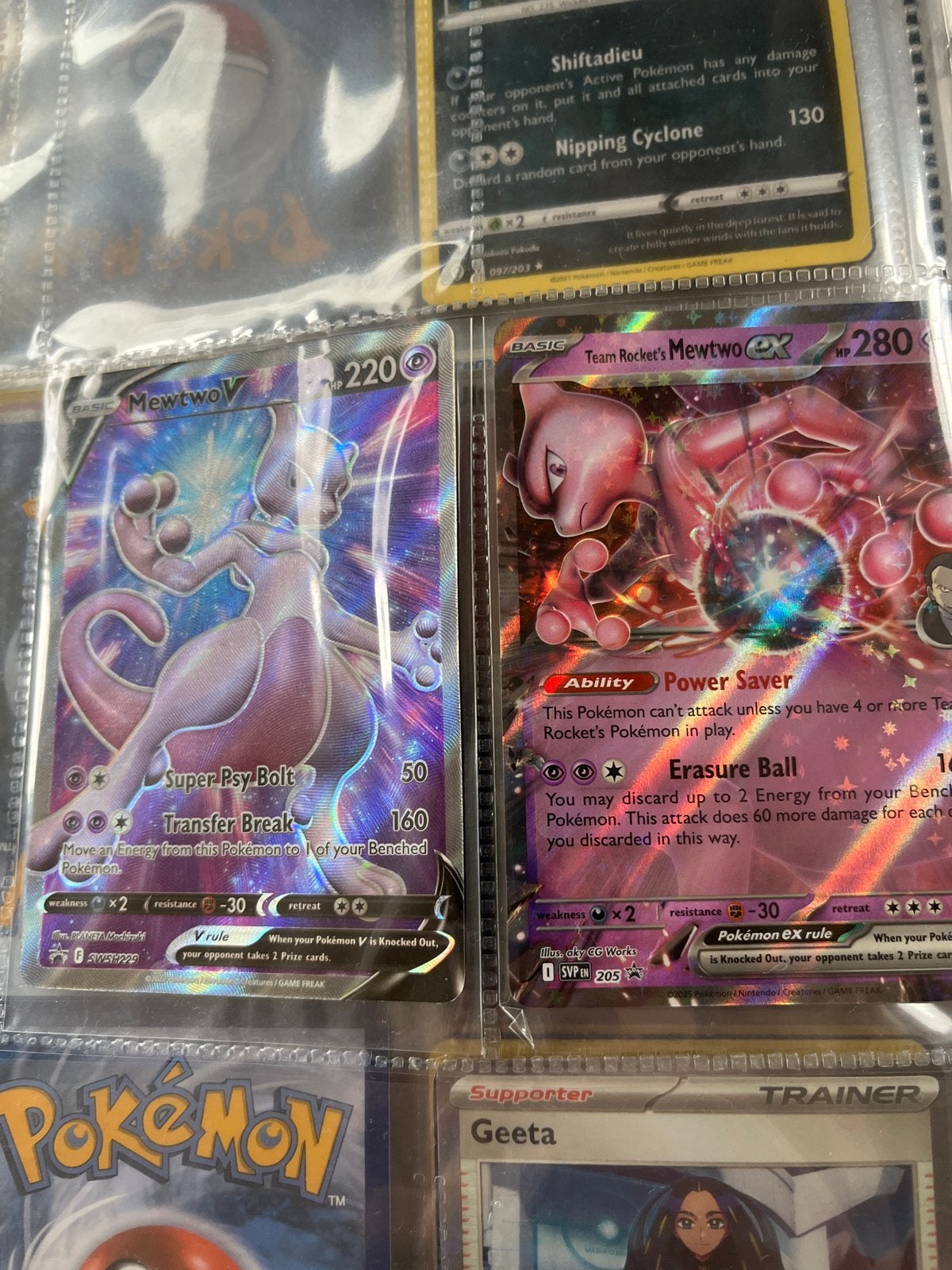Twee Mewtwo Pokémon kaarten in perfecte staat, Ophalen of Verzenden, Zo goed als nieuw, Meerdere kaarten, Foil