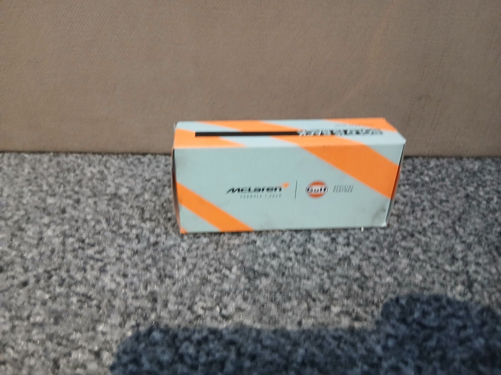 McLaren F1 Team Formule 1 modelauto - Gulf livery, Hobby en Vrije tijd, Modelauto's | Overige schalen, Ophalen, Zo goed als nieuw