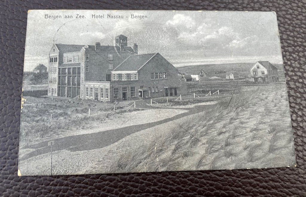 ansichtkaart van Bergen aan Zee ; Hotel Nassau te Bergen., Verzamelen, Verzenden, 1920 tot 1940, Noord-Holland