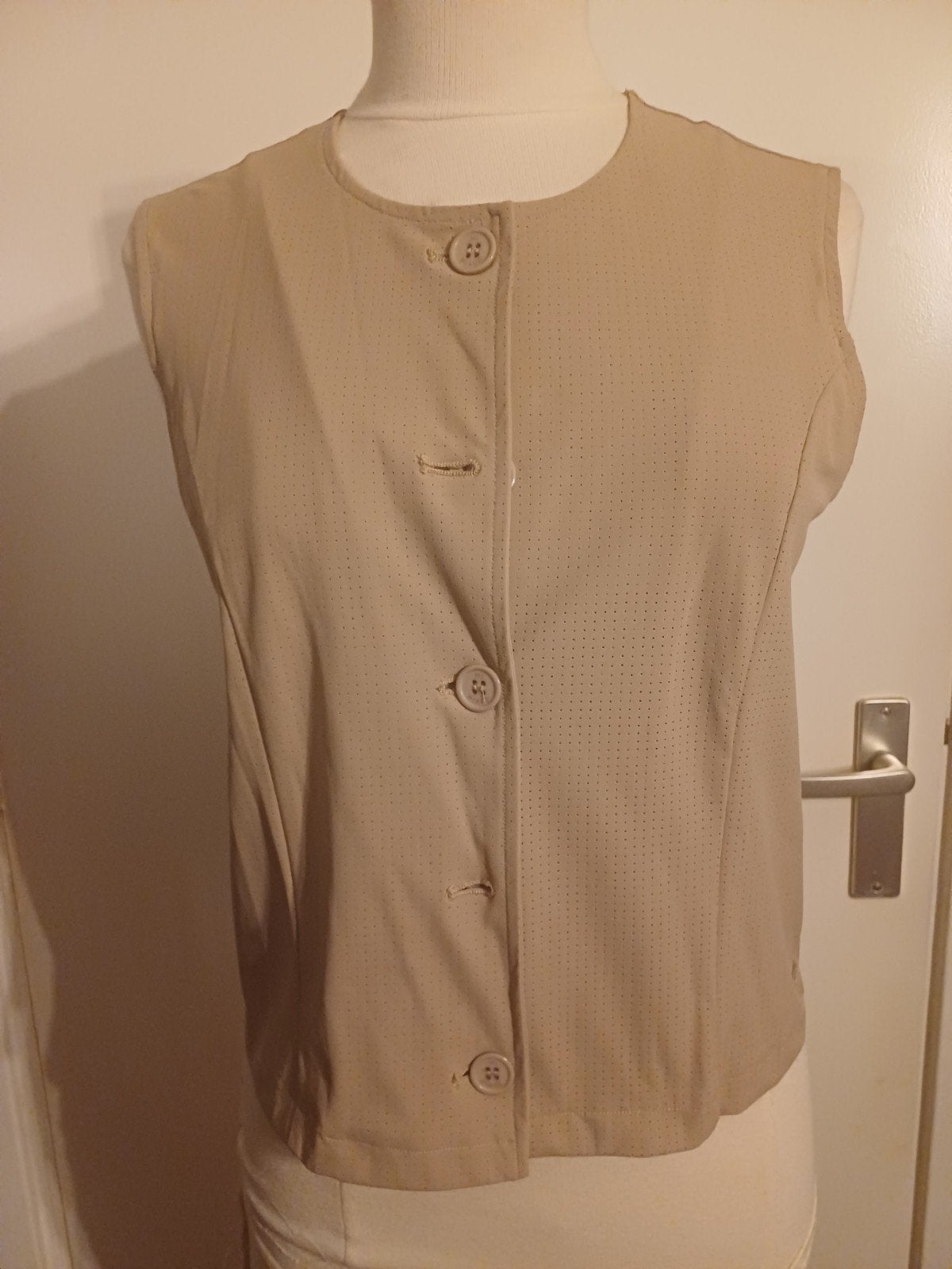 Mi piace travel gilet - Latte maat M met kleine gaatjes, Kleding | Dames, Bodywarmers, Maat 38/40 (M), Mp, Mp, Beige