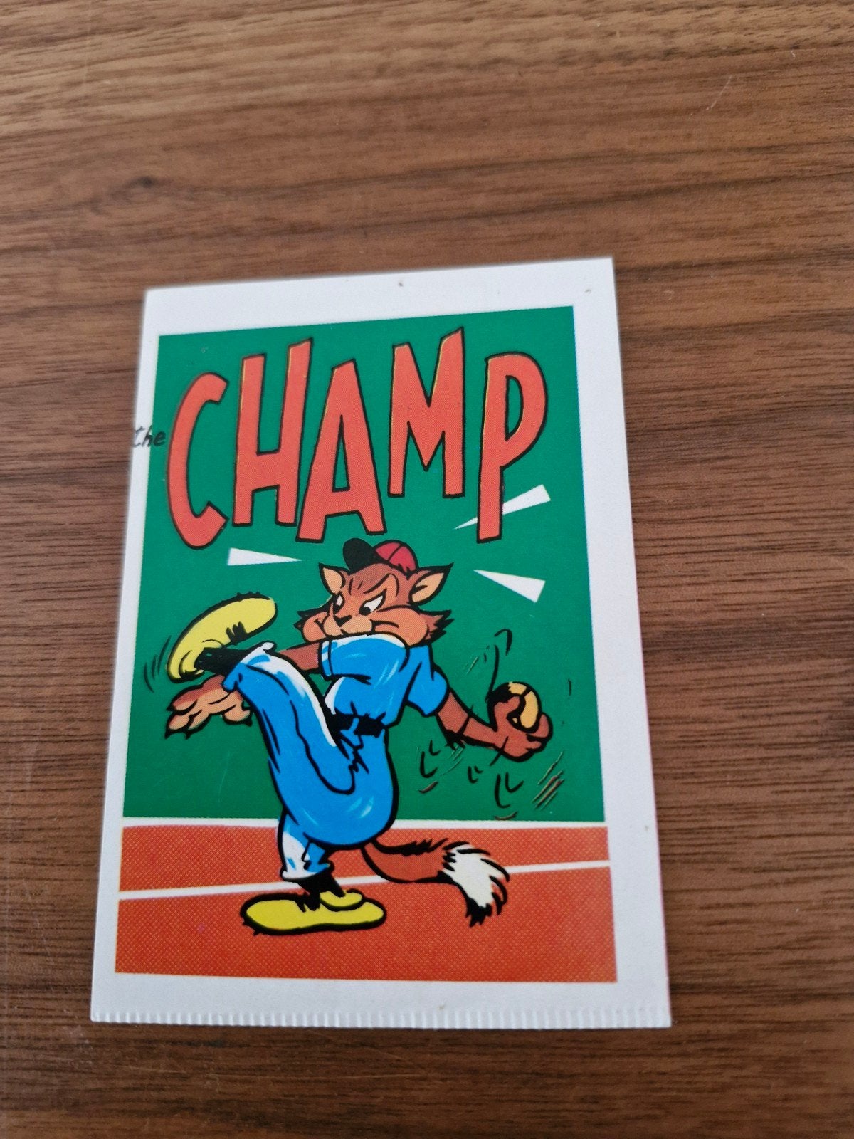 8557 Vintage 'The Champ' Sticker - Kat Honkbal Speler, Ophalen of Verzenden, Gebruikt, Sport