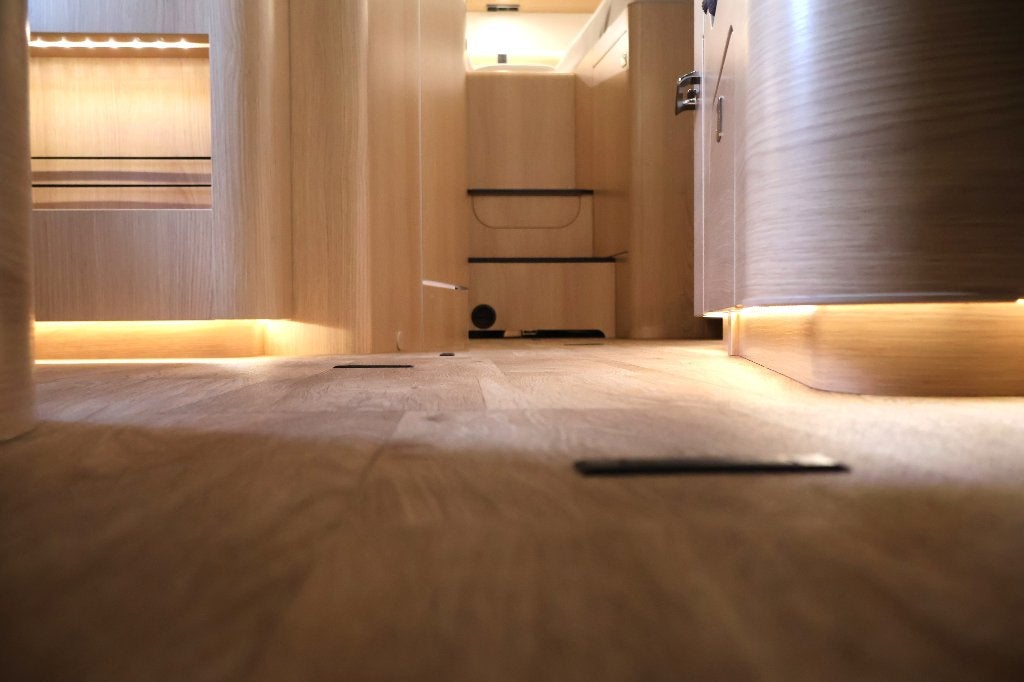 Foto 25 van Hymer BMC-I 600 WhiteLine ! BOVENKASTEN ! ALDE ! E&P LEVEL !