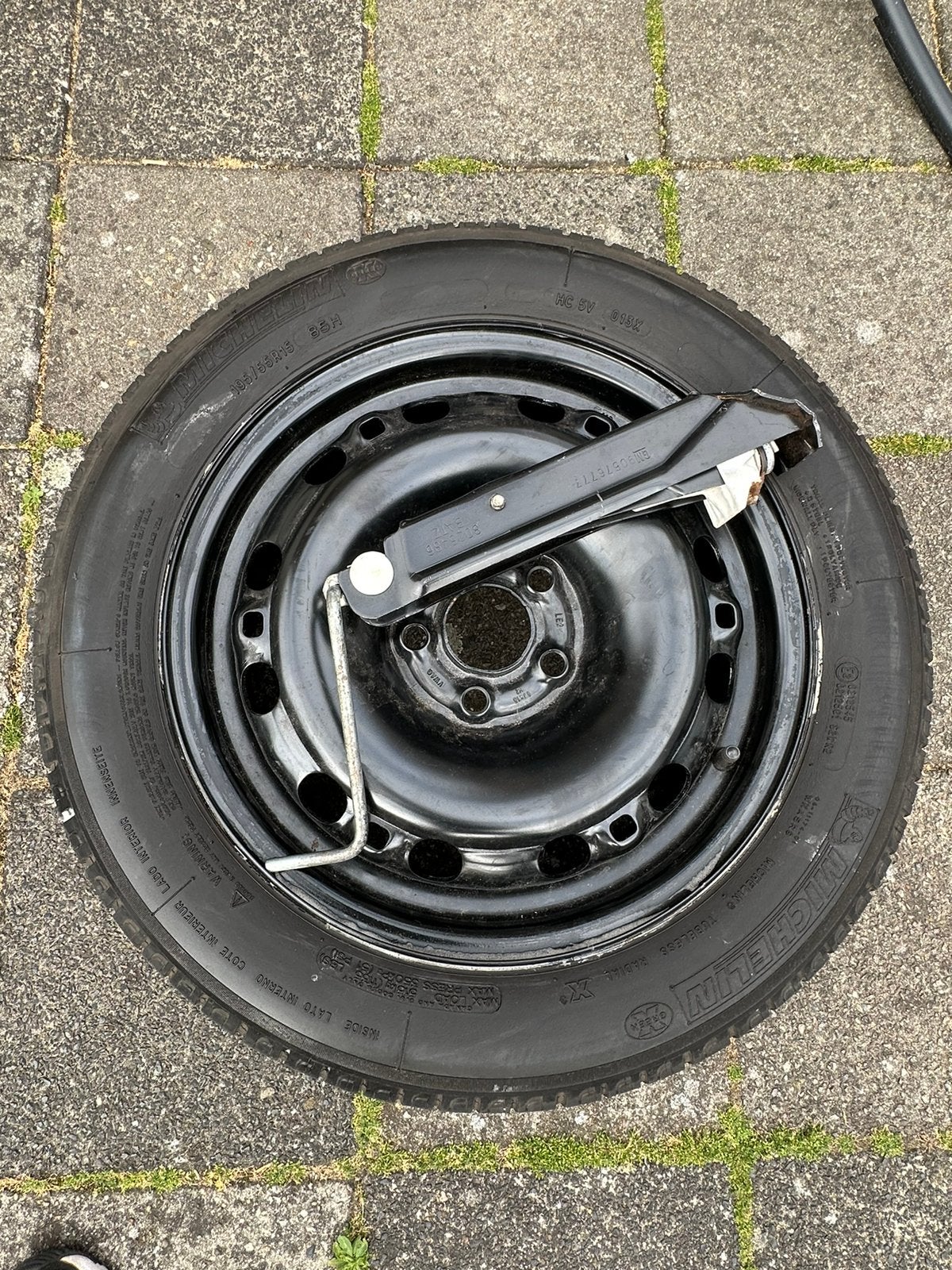 vw polo reserve wiel 15 inch met krik, Ophalen, Zo goed als nieuw