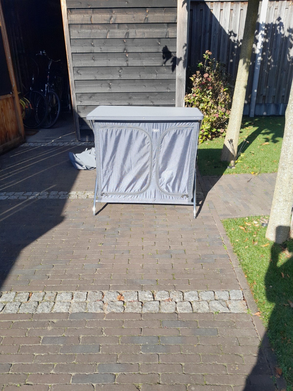 Handige opvouwbare campingkast met tafelblad, Caravans en Kamperen, Ophalen of Verzenden, Gebruikt, Campingkast