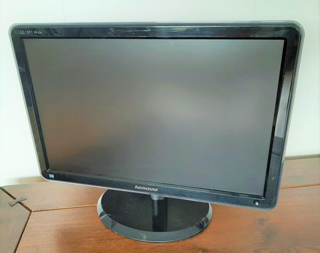 Lenovo 19 inch breedbeeld LED monitor - VGA en DVI, 3 tot 5 ms, Kantelbaar, Ophalen of Verzenden, 60 Hz of minder