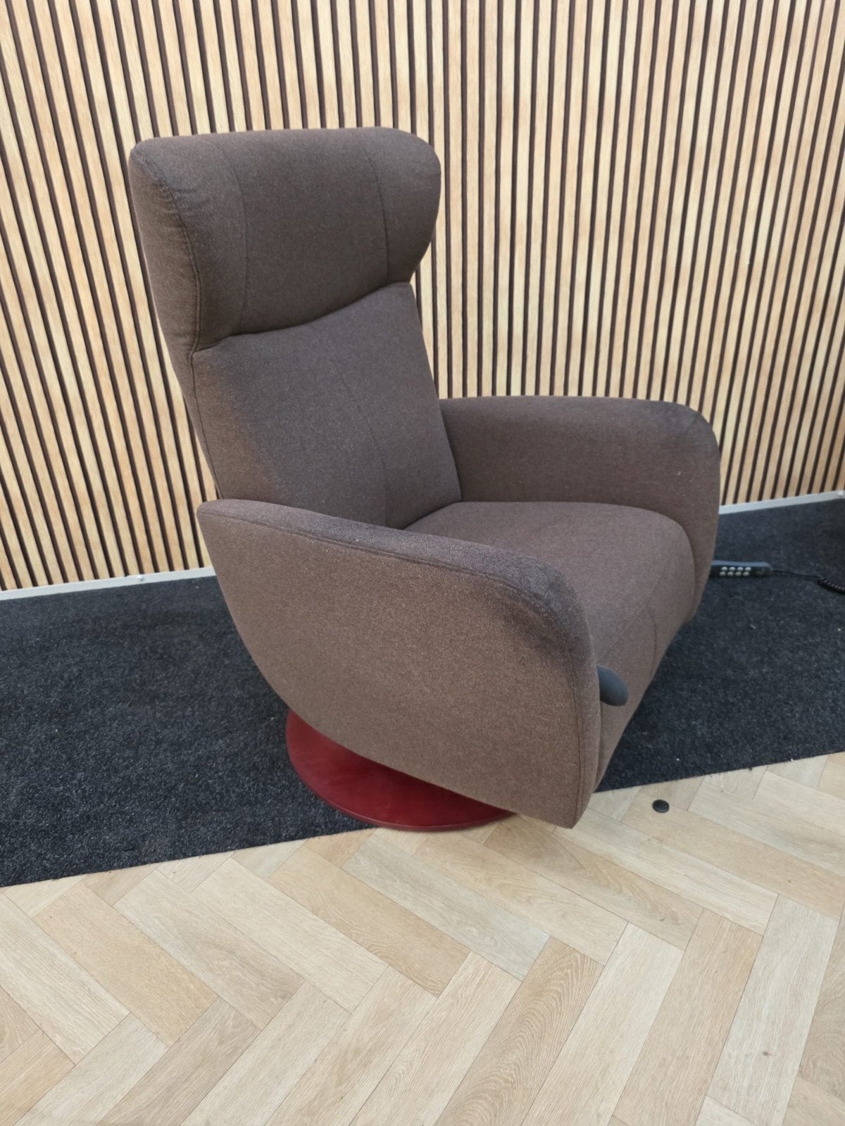 Prominent relaxfauteuil sta op functie donkerbruin, Ophalen of Verzenden, Zo goed als nieuw, Hout, 50 tot 75 cm