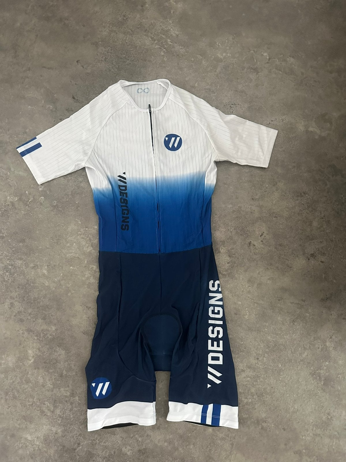 TRISUIT W design NIEUW maat M, Ophalen of Verzenden, Zo goed als nieuw