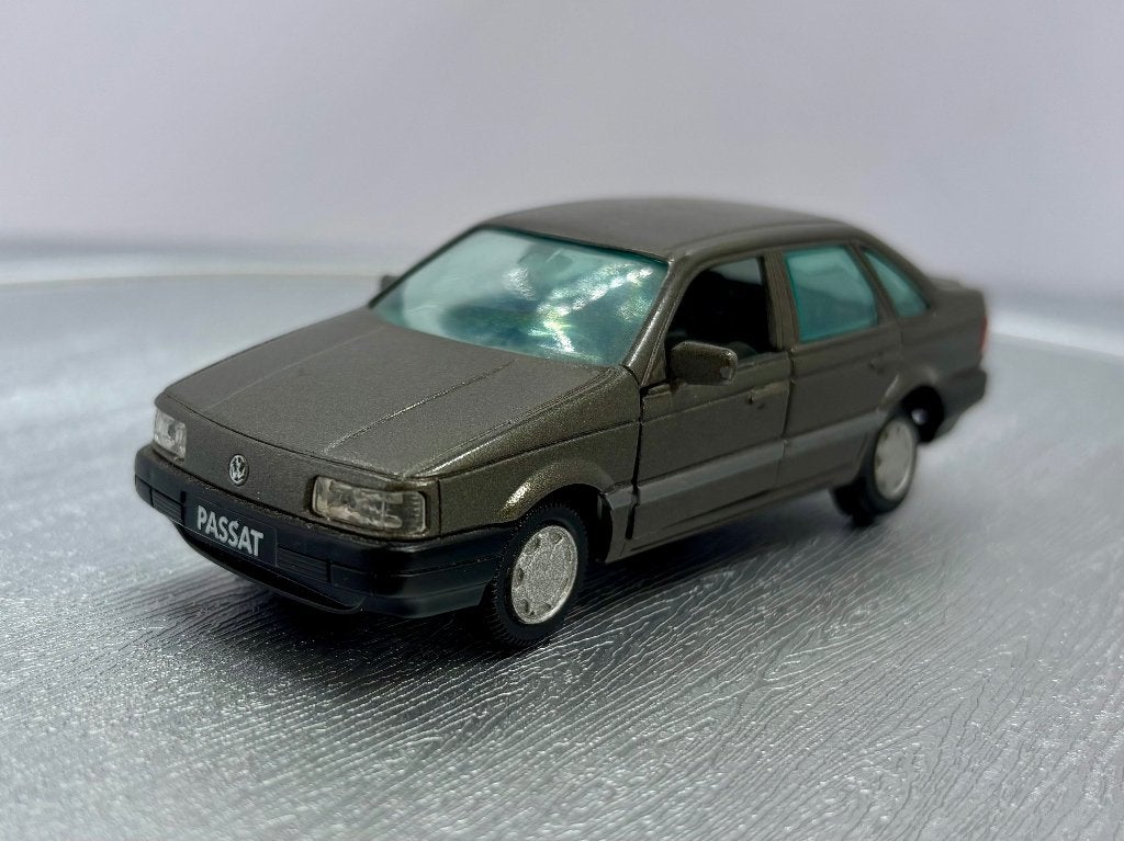 1:43 Volkswagen Passat, Hobby en Vrije tijd, Modelauto's | 1:43, Ophalen of Verzenden, Zo goed als nieuw, Auto, Overige merken