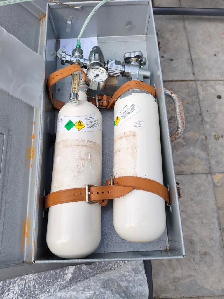 Zuurstof set flessen moeten gekeurd worden, Ophalen of Verzenden