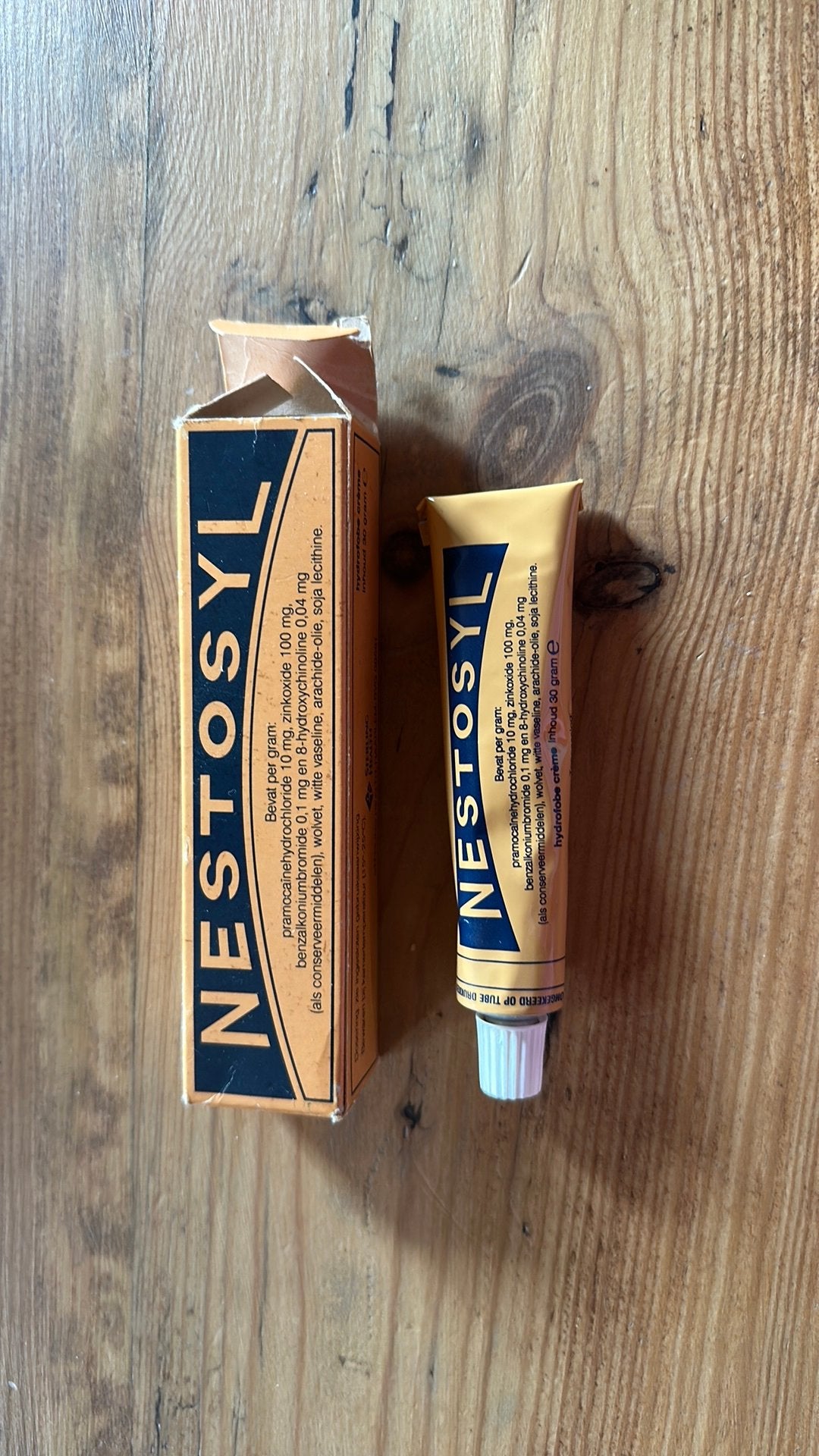 Nestosyl doosje en tube, Verzamelen, Ophalen of Verzenden, Huis en Inrichting