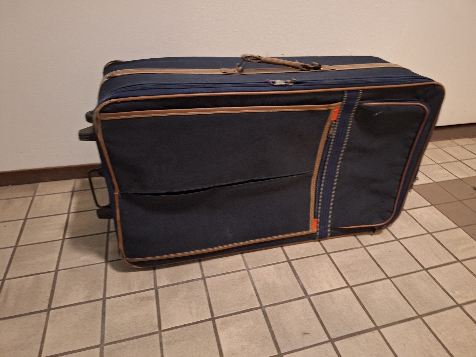 Grote blauwe koffer met wieltjes en uitschuifbare handgreep, Gebruikt, Blauw, Ophalen of Verzenden, Wieltjes