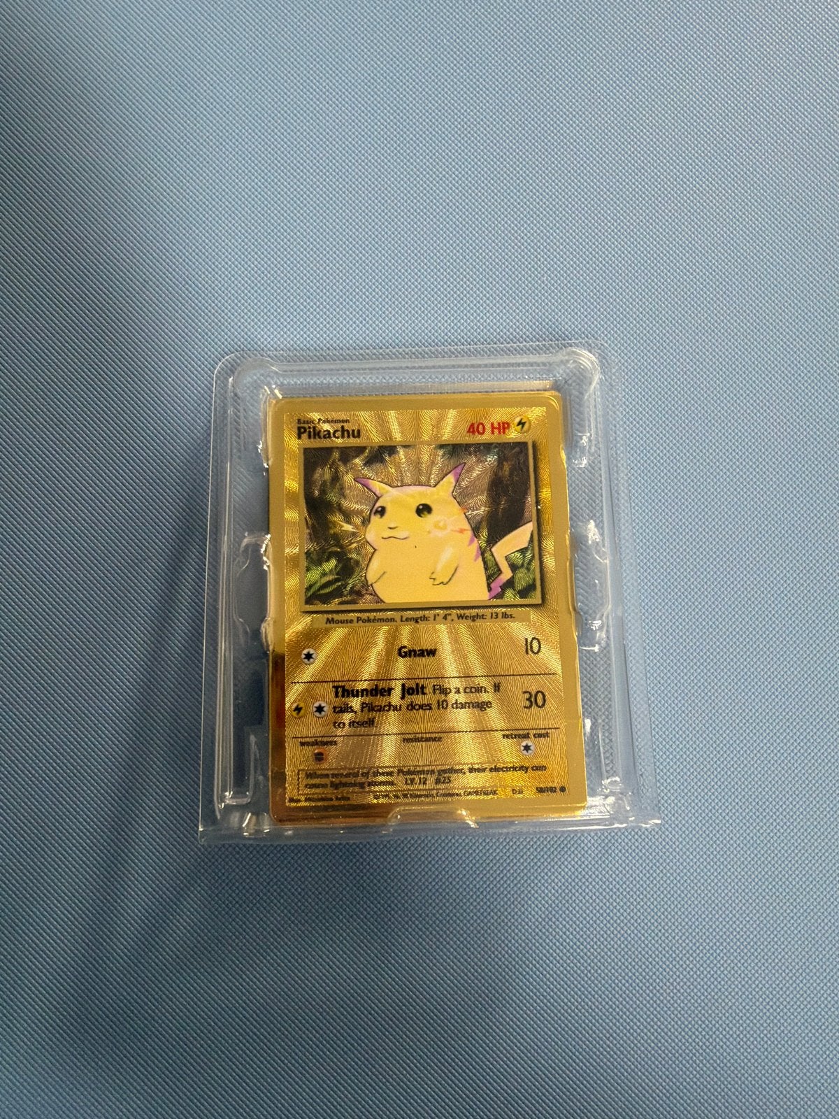 Gouden Pikachu Metalen Plaat Pokémon Kaart, Ophalen of Verzenden, Nieuw, Losse kaart