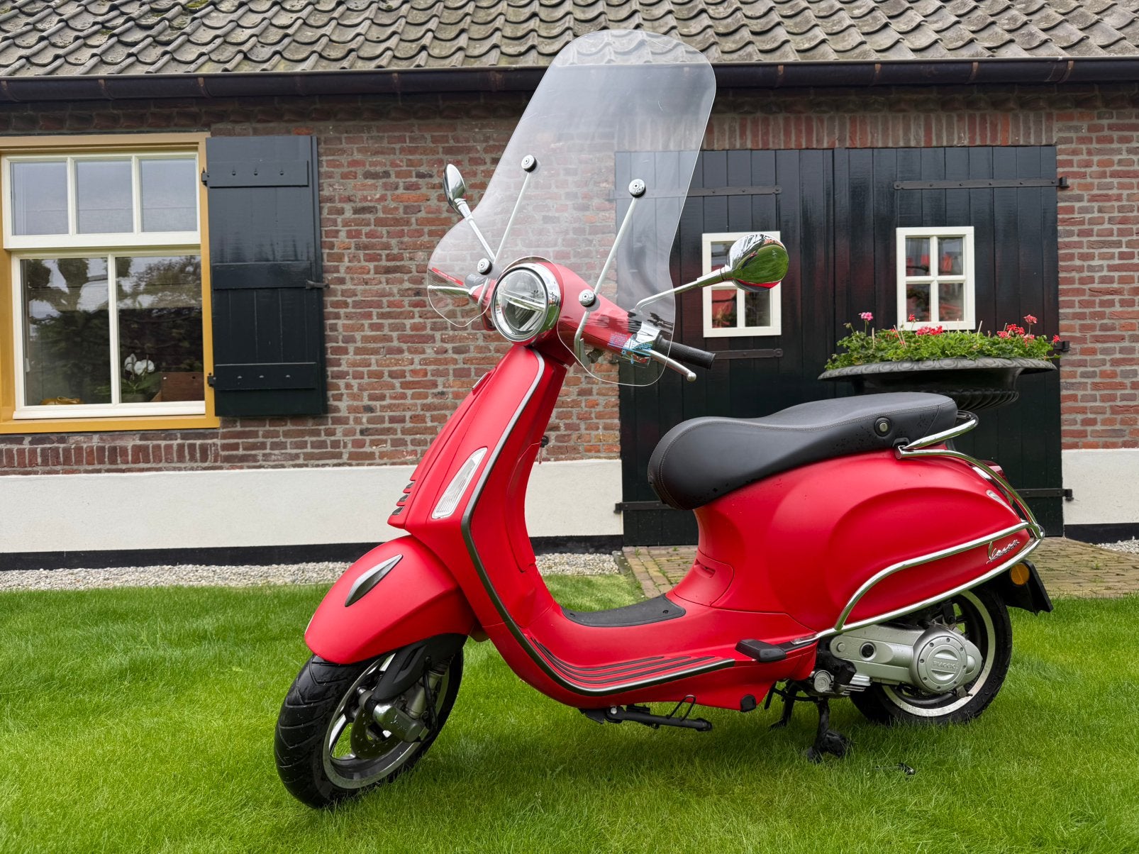 Vespa primavera mat rood 2020 10.000 km, Fietsen en Brommers, Scooters | Vespa, Ophalen, Gebruikt, Overige modellen, Maximaal 45 km/u