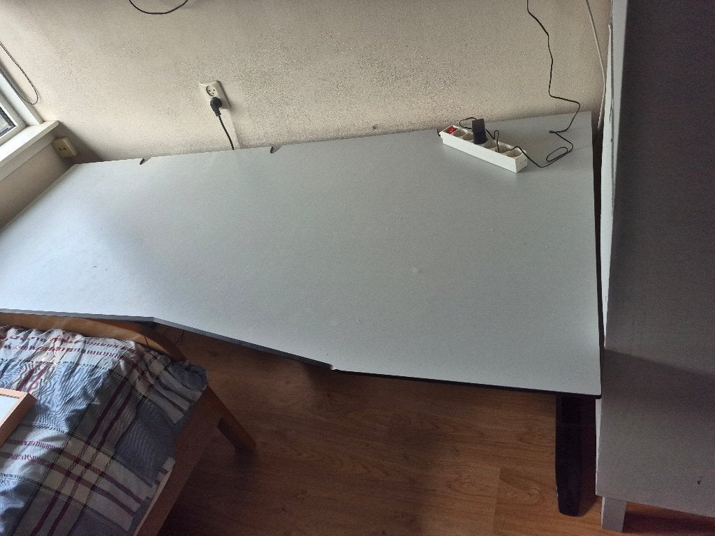 Bureau met blad trespa, Ophalen, Zo goed als nieuw