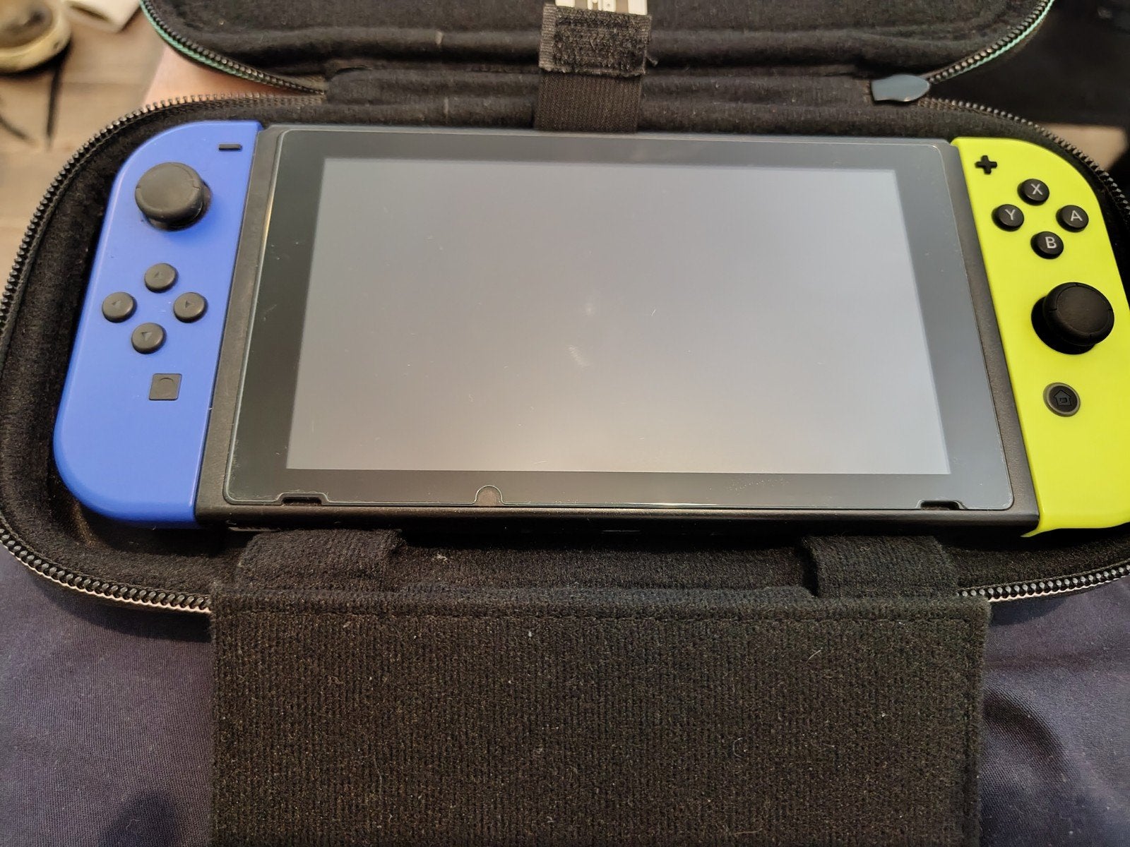 Nintendo Switch met hoes en 5 spellen, Spelcomputers en Games, Spelcomputers | Nintendo Switch, Gebruikt, Switch 2019 Upgrade