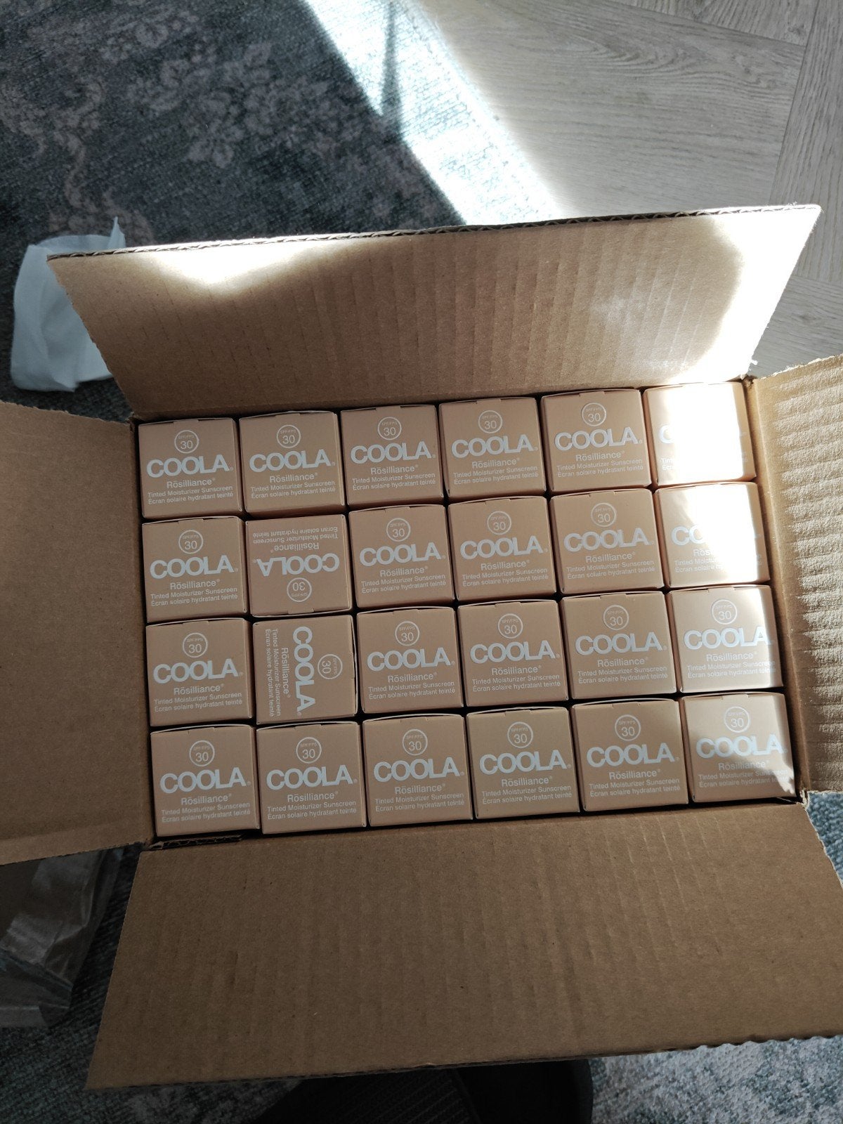 COOLA Rōsilliance Tinted Moisturizer SPF 30 - Bronze Goddess, Ophalen of Verzenden, Nieuw, Gehele gezicht, Verzorging
