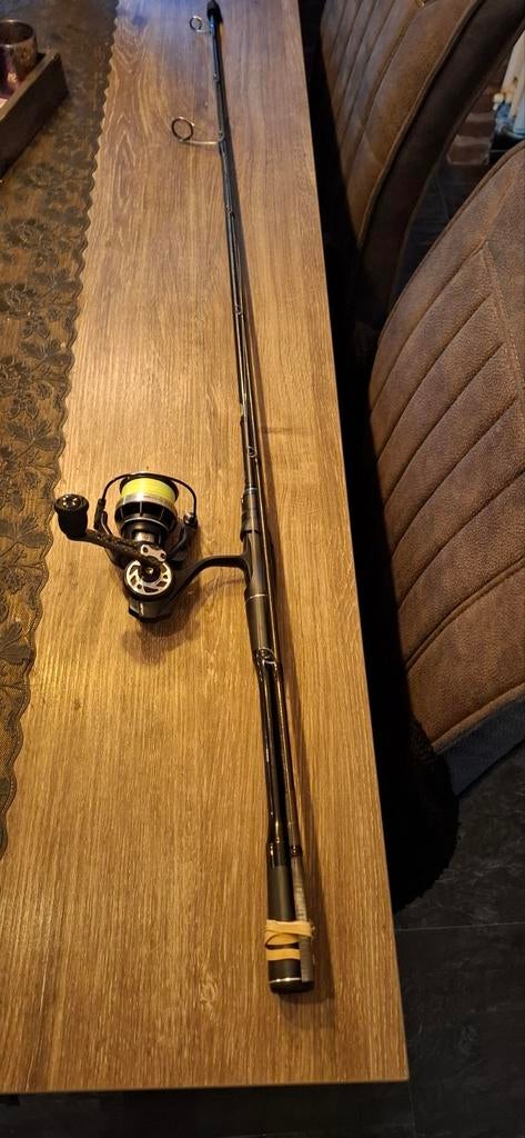 Shimano Poison adrena met abu garcia zenon x 3000, Watersport en Boten, Hengelsport | Roofvissen, Ophalen of Verzenden, Zo goed als nieuw
