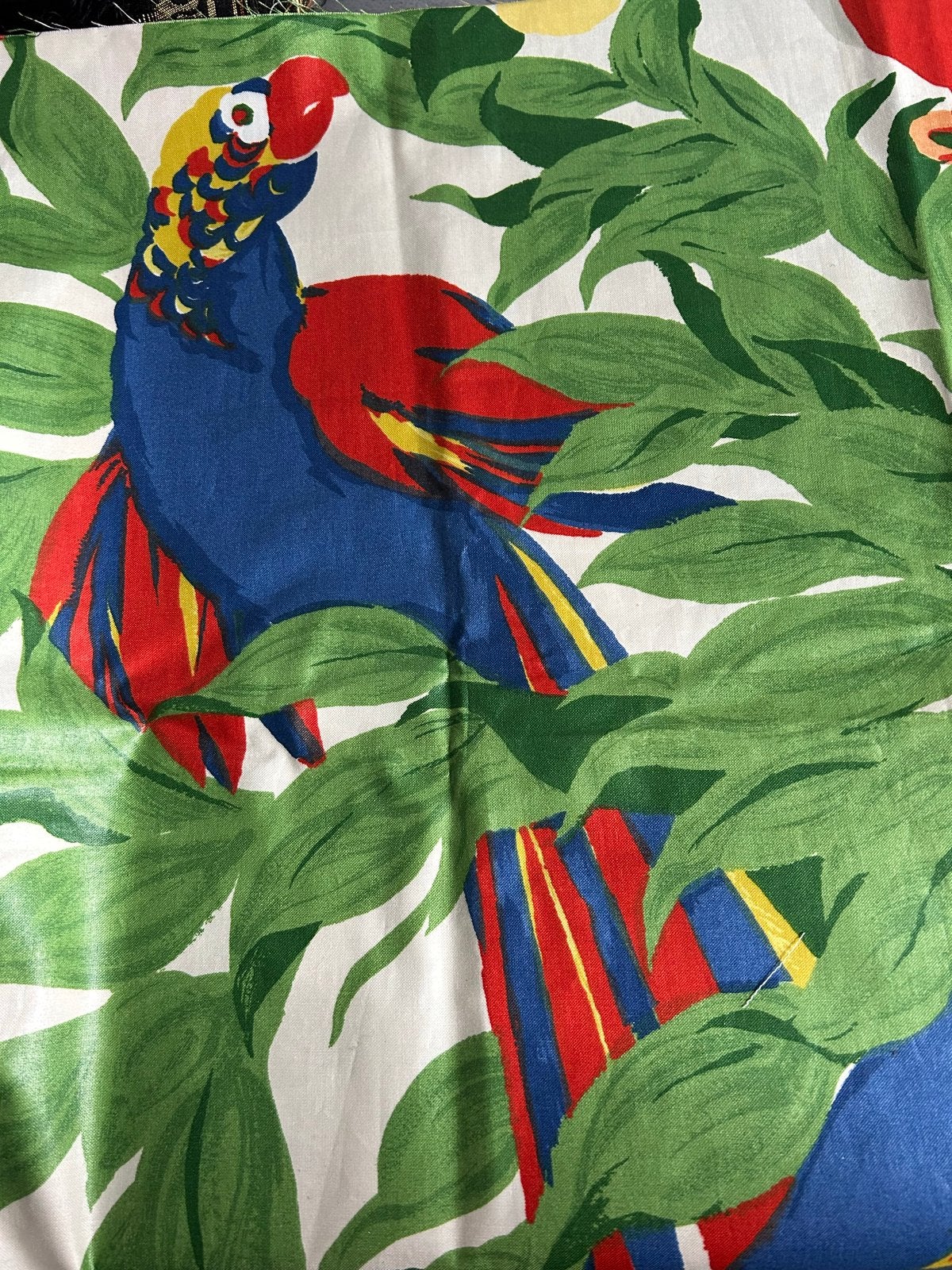 Jungle  dessin chintz lapje papegaaien stof, Gebruikt, Overige kleuren, 120 cm of meer, Ophalen of Verzenden