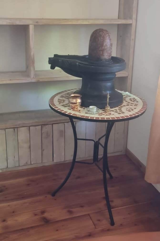 Shiva Lingam met Yoni Basis - Handgemaakt van Narmadasteen, Ophalen