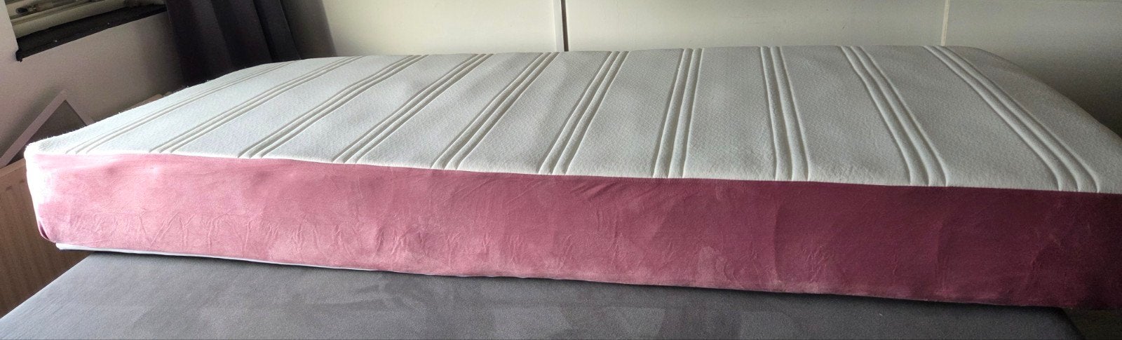 zgan matras roze met wit, Ophalen, Zo goed als nieuw, Eenpersoons, 90 cm
