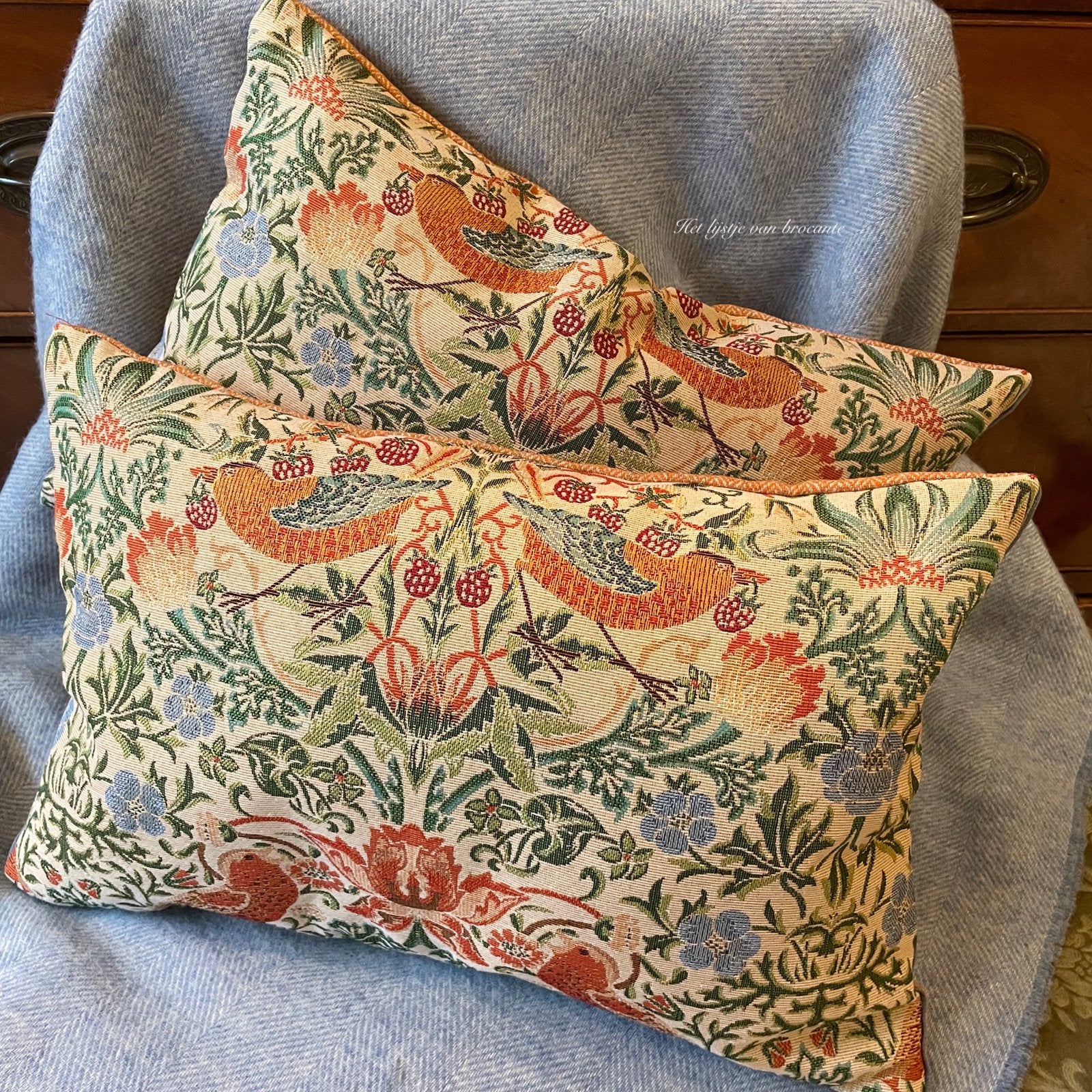 Handgemaakte kussen set William Morris Strawberry Thief, Huis en Inrichting, Woonaccessoires | Kussens, Westdijk 41 3241 GT Middelharnis