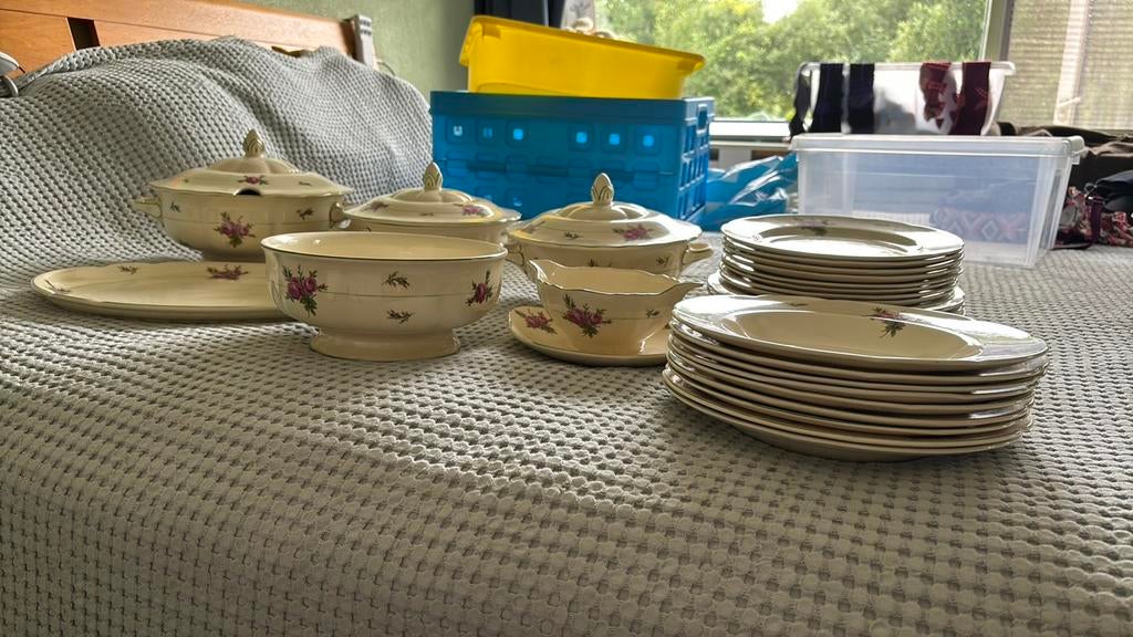 Compleet servies gouda plateelbakkerij, Ophalen