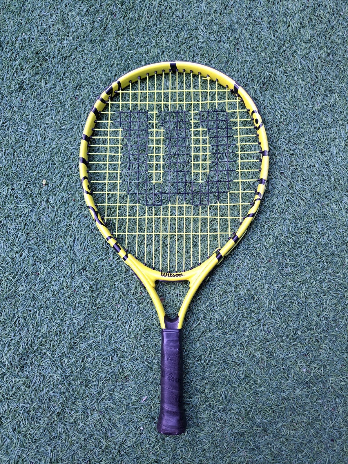 Wilson Minions editie Junior 19" tennisracket geel-zwart, Sport en Fitness, Tennis, Ophalen of Verzenden, Gebruikt, Racket, Wilson