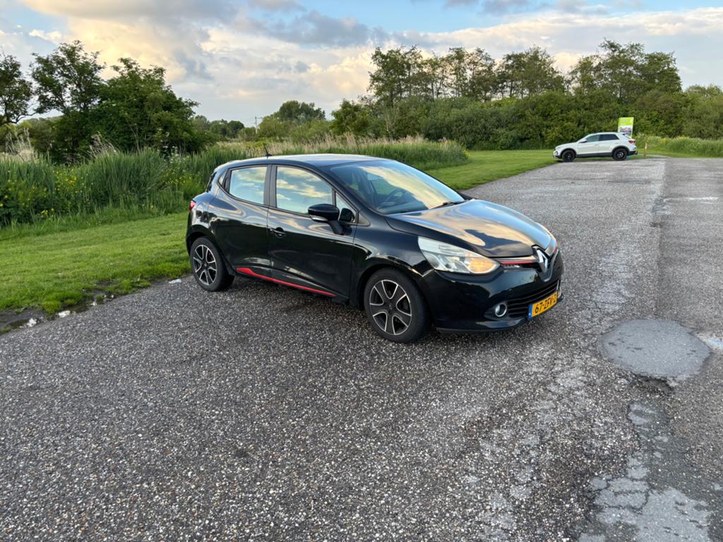 Was 3600 nu 2500 Renault Clio Zwart met APK | Bouwjaar 2012, Auto's, Voorwielaandrijving, 898 cc, Stof, 40 €/maand