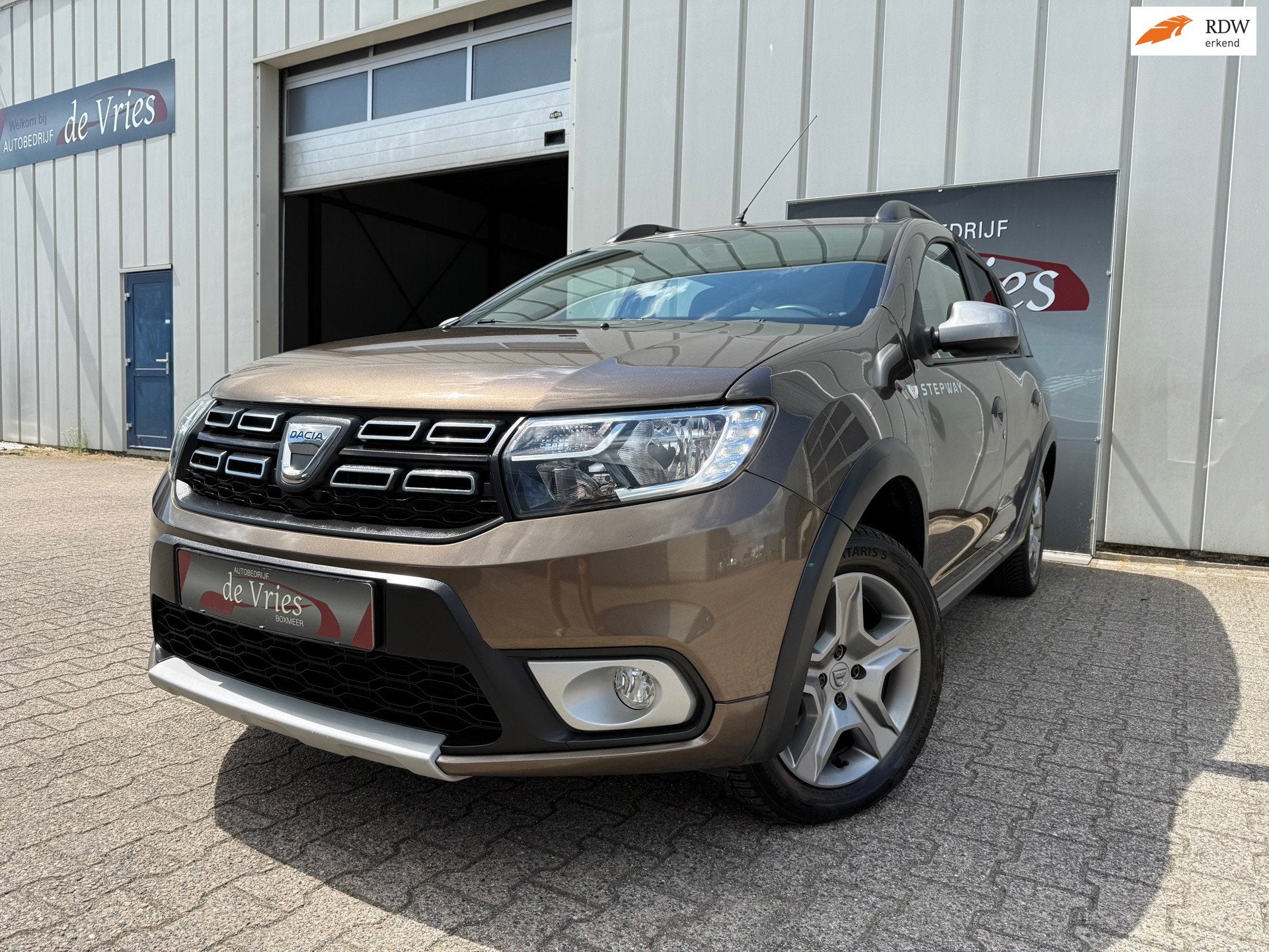 Dacia Logan MCV 0.9 TCe Stepway / Airco / Navi / Trekhaak /, Voorwielaandrijving, 898 cc, Gebruikt, Bruin