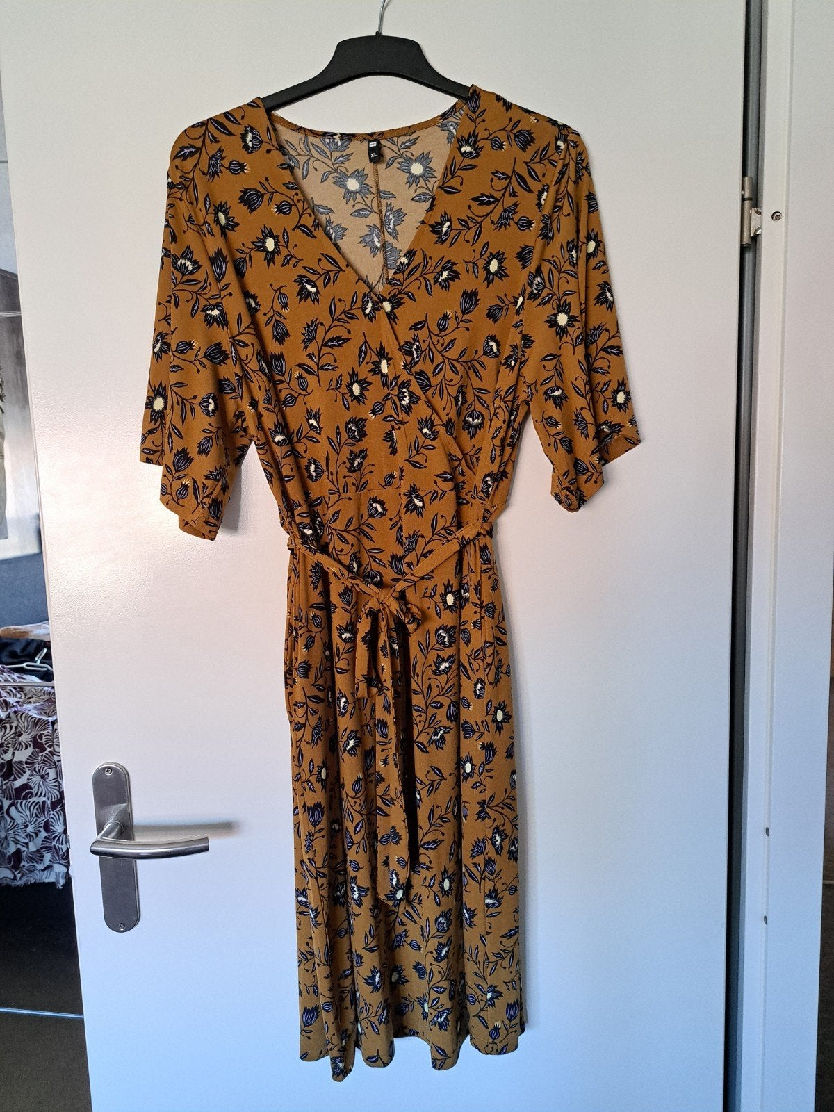 Hema kreukvrij jurkje mosterd kleur mt xl 44, Kleding | Dames, Geel, Maat 46/48 (XL) of groter, Ophalen of Verzenden, Zo goed als nieuw