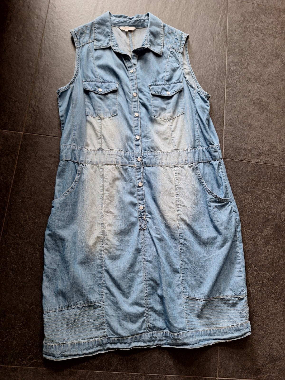 Soepel jeansstof jurkje van M&S Mode. Nooit gedragen., Kleding | Dames, Ophalen of Verzenden, Nieuw, Maat 42/44 (L)