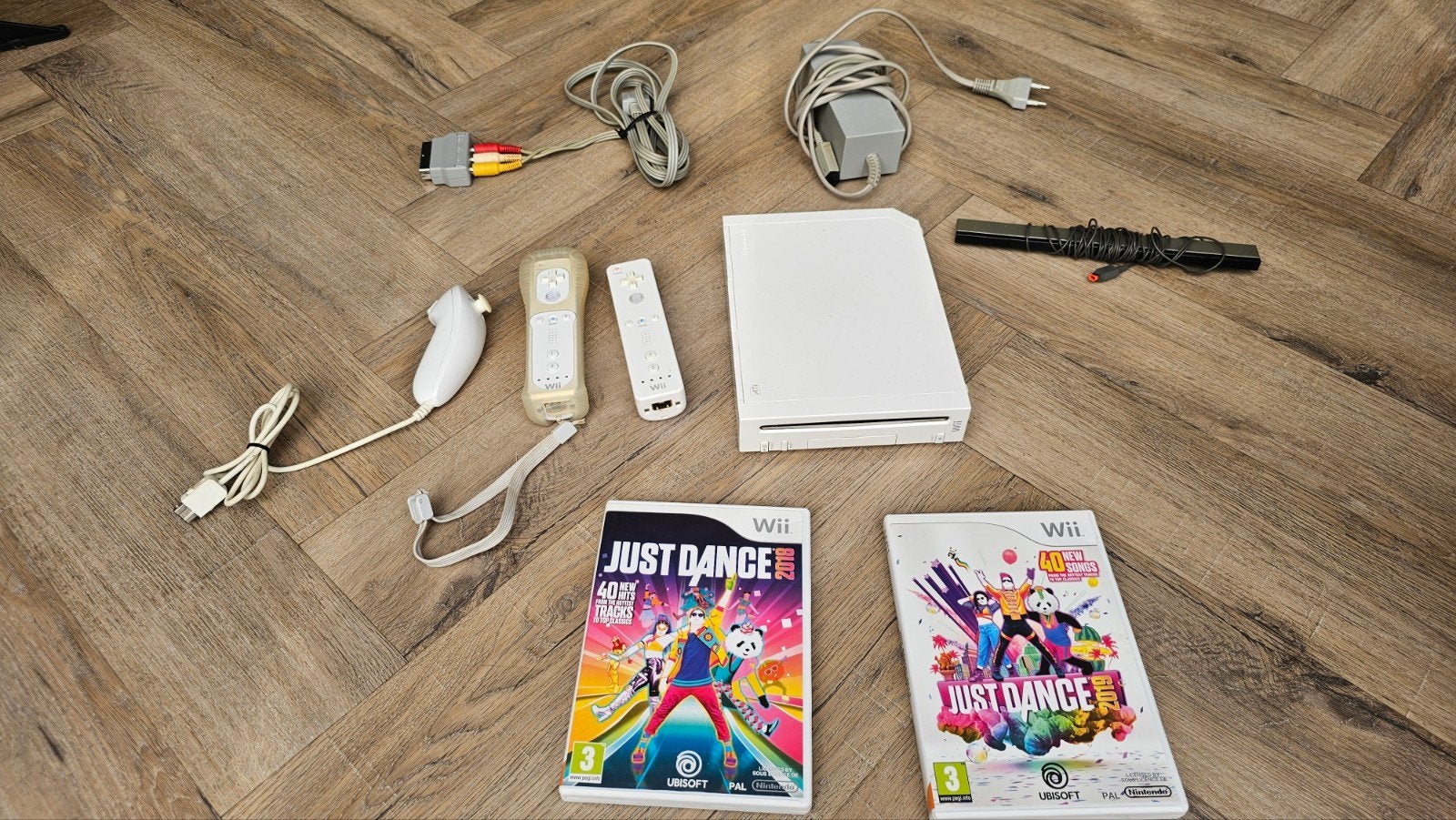 Complete Nintendo Wii set met Homebrew en 2 games, Spelcomputers en Games, Ophalen of Verzenden, Gebruikt, Met 2 controllers, Met games