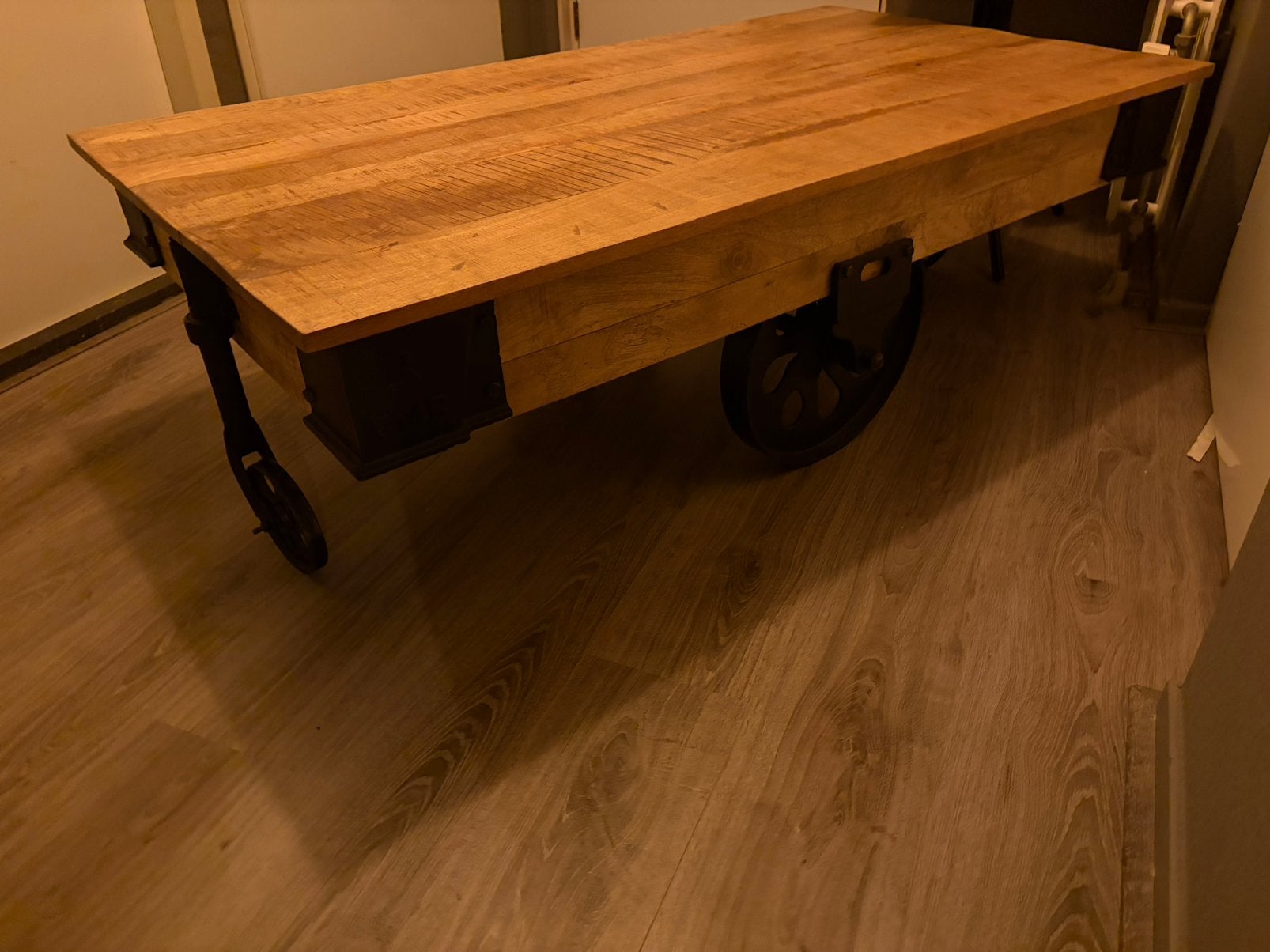 Industriële mangohout salontafel, Ophalen, 100 tot 150 cm, 50 tot 100 cm, Zo goed als nieuw