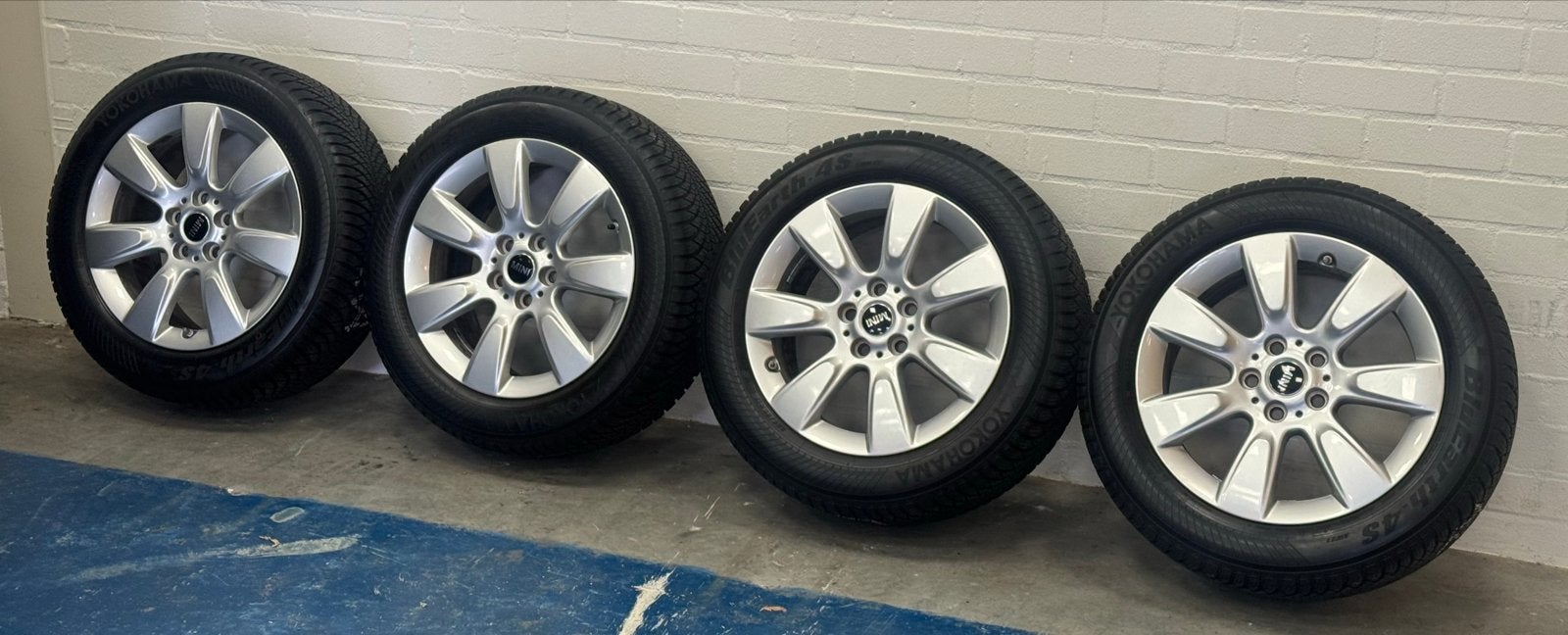 Mini Countryman 17” velgen (allen 8 mm)met All Season banden, Ophalen, Gebruikt, Banden en Velgen, 17 inch