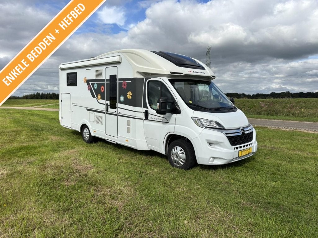 Adria Matrix Axess 650 DL | 2022 | 69000 KM | Zonnepanelen, Niet ingevuld, Ringverwarming, Bedrijf, Boiler