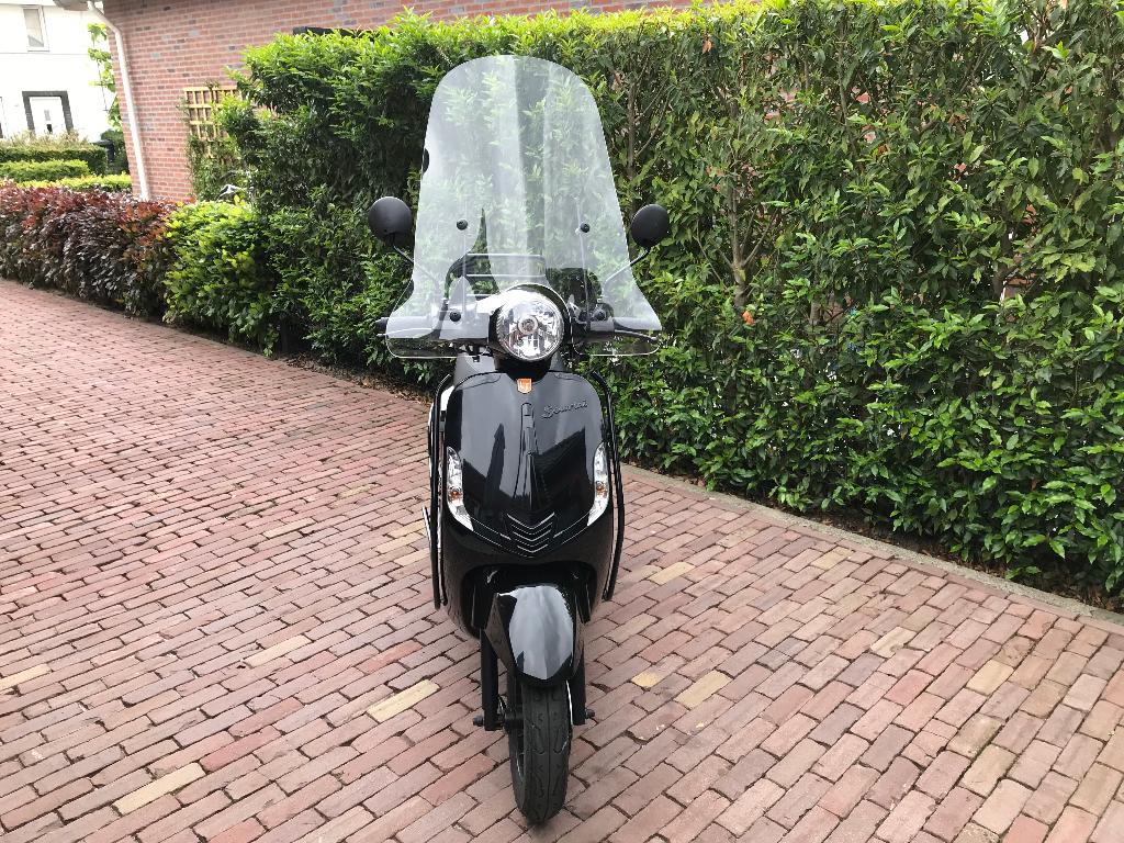 Sourini inNieuwstaat  80km  BJ2023(Camping Scooter) €699., Ophalen, 49 cc, Zo goed als nieuw, Maximaal 25 km/u