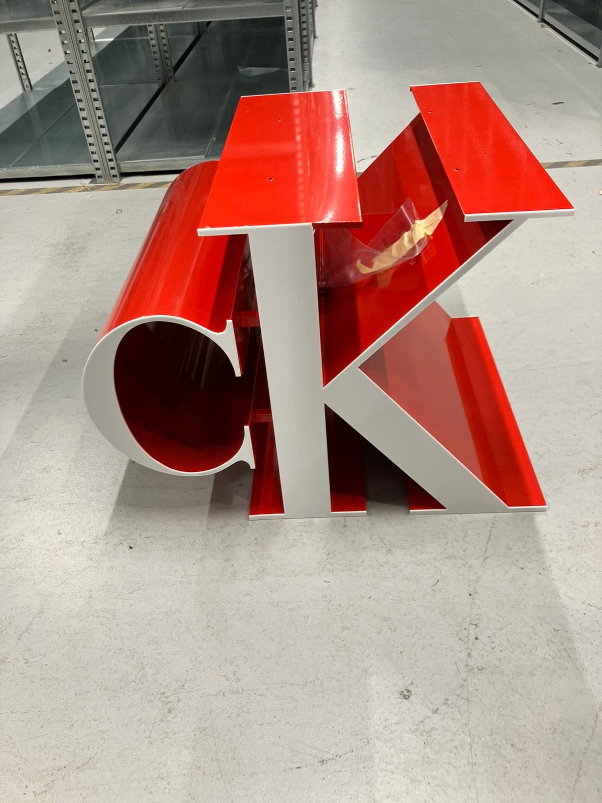 NIEUW!! Calvin Klein Visual merchandise, Antiek en Kunst, Ophalen, 45 cm, Set, Rood