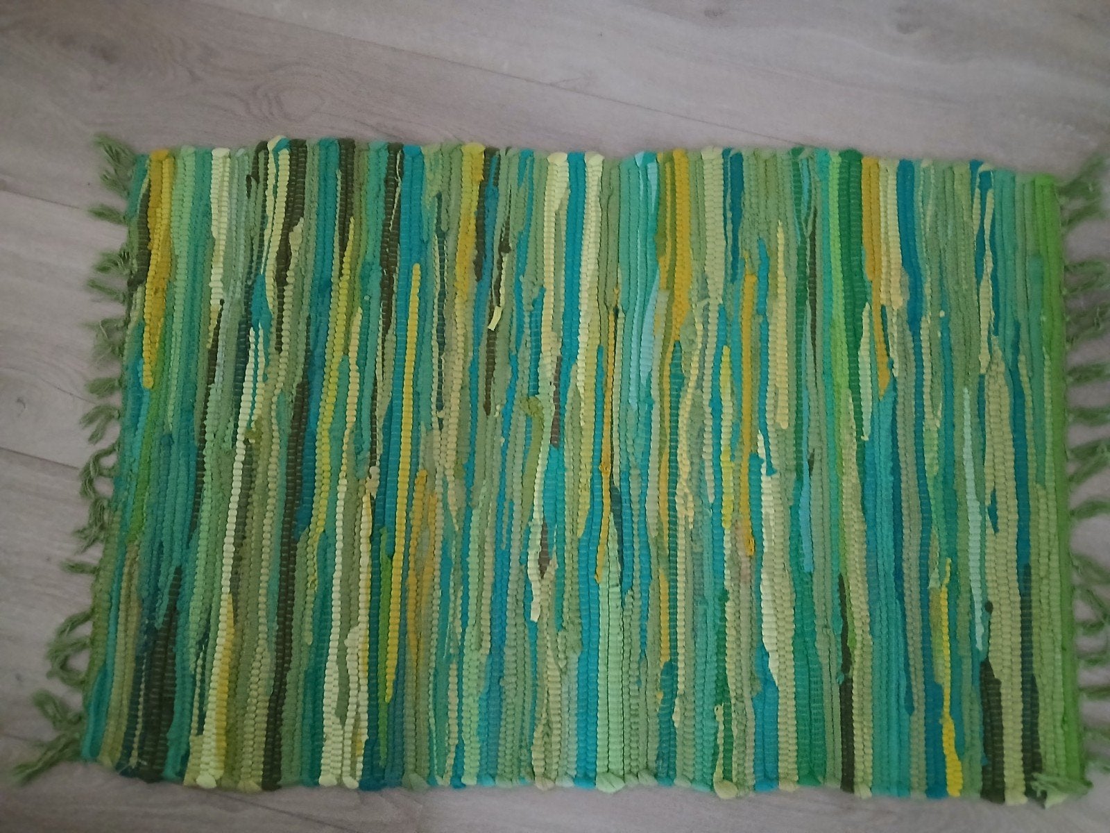 Rag rug lappenkleed- kleed met franjes groen katoen 90x60cm, Ophalen of Verzenden, Groen, Rechthoekig, 50 tot 100 cm