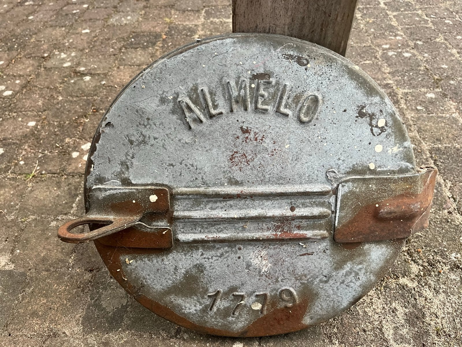 Vintage stalen deksel Almelo met patina look, Antiek en Kunst, Ophalen of Verzenden